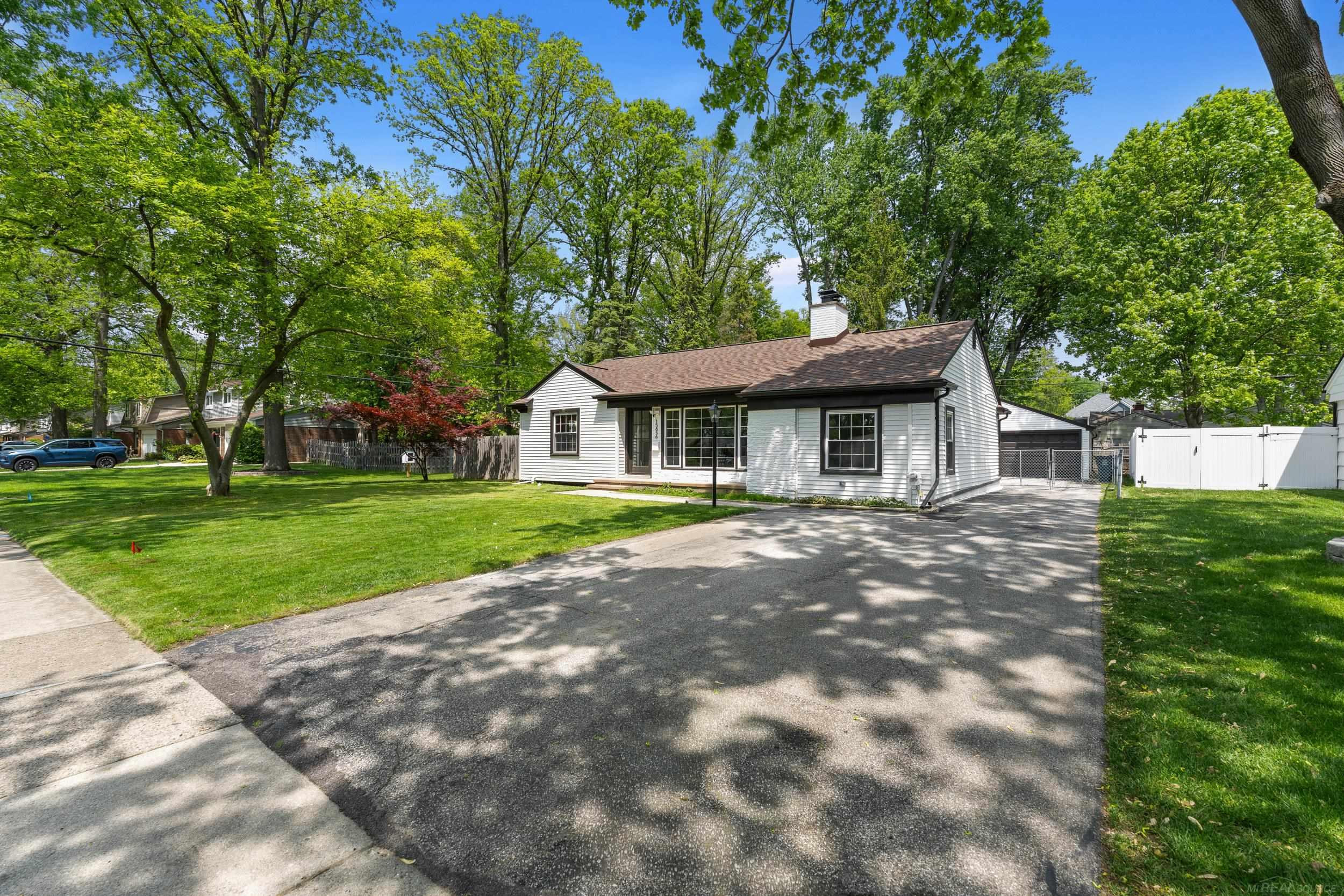 15856 Birwood Avenue, Beverly Hills, MI 48025 — Photo 3