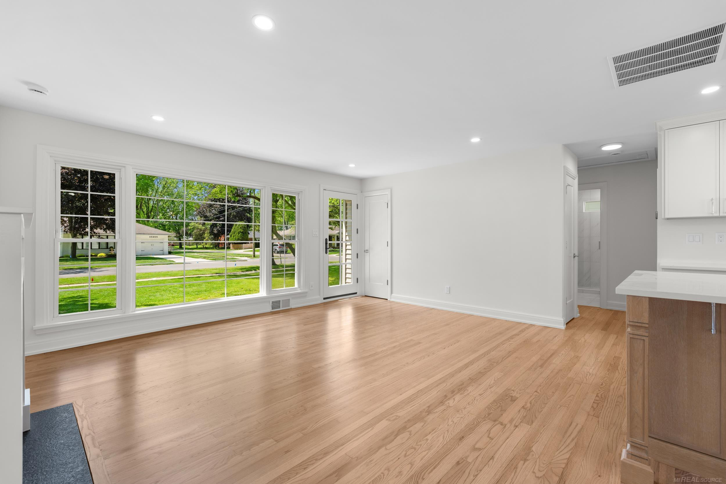 15856 Birwood Avenue, Beverly Hills, MI 48025 — Photo 7