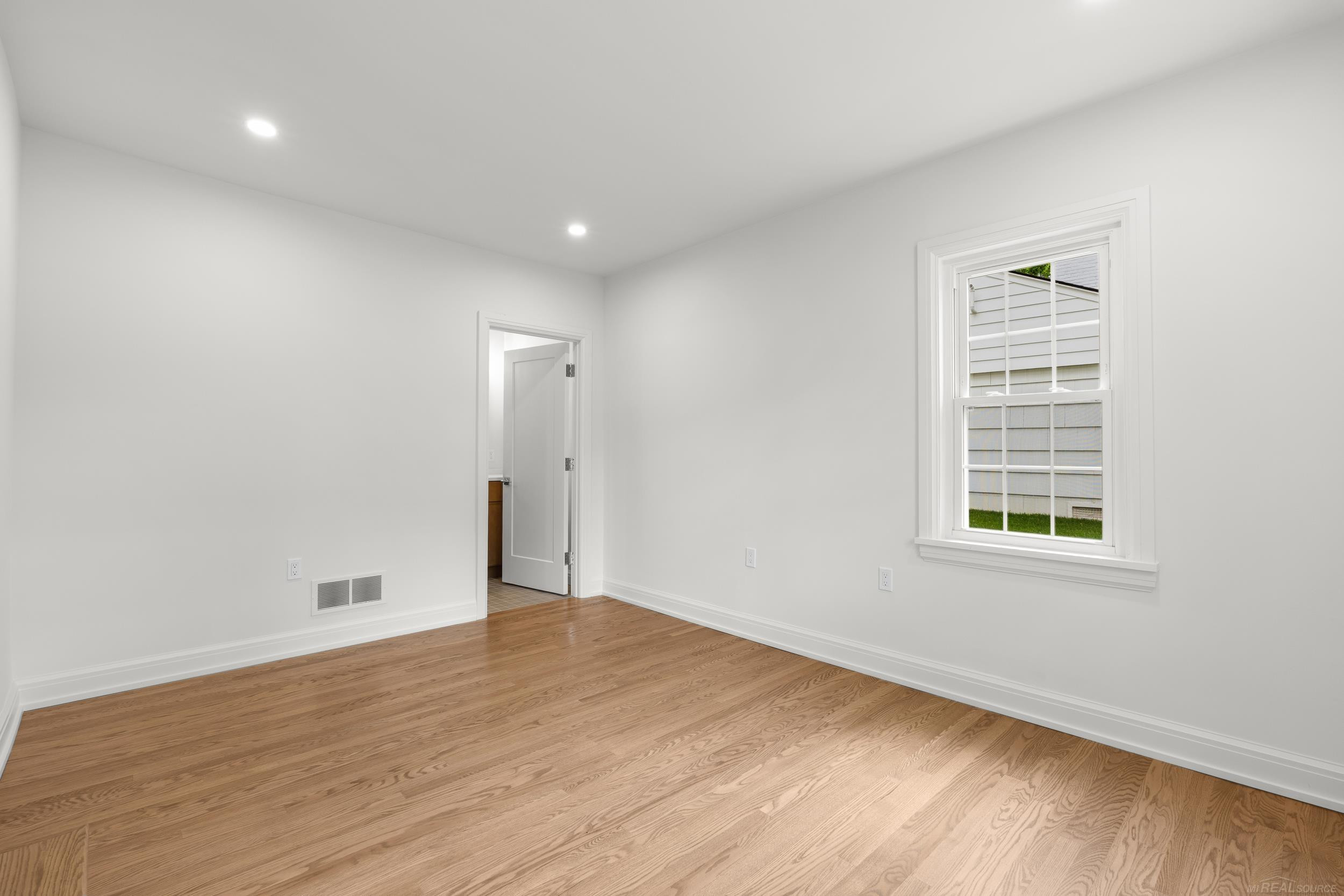 15856 Birwood Avenue, Beverly Hills, MI 48025 — Photo 23