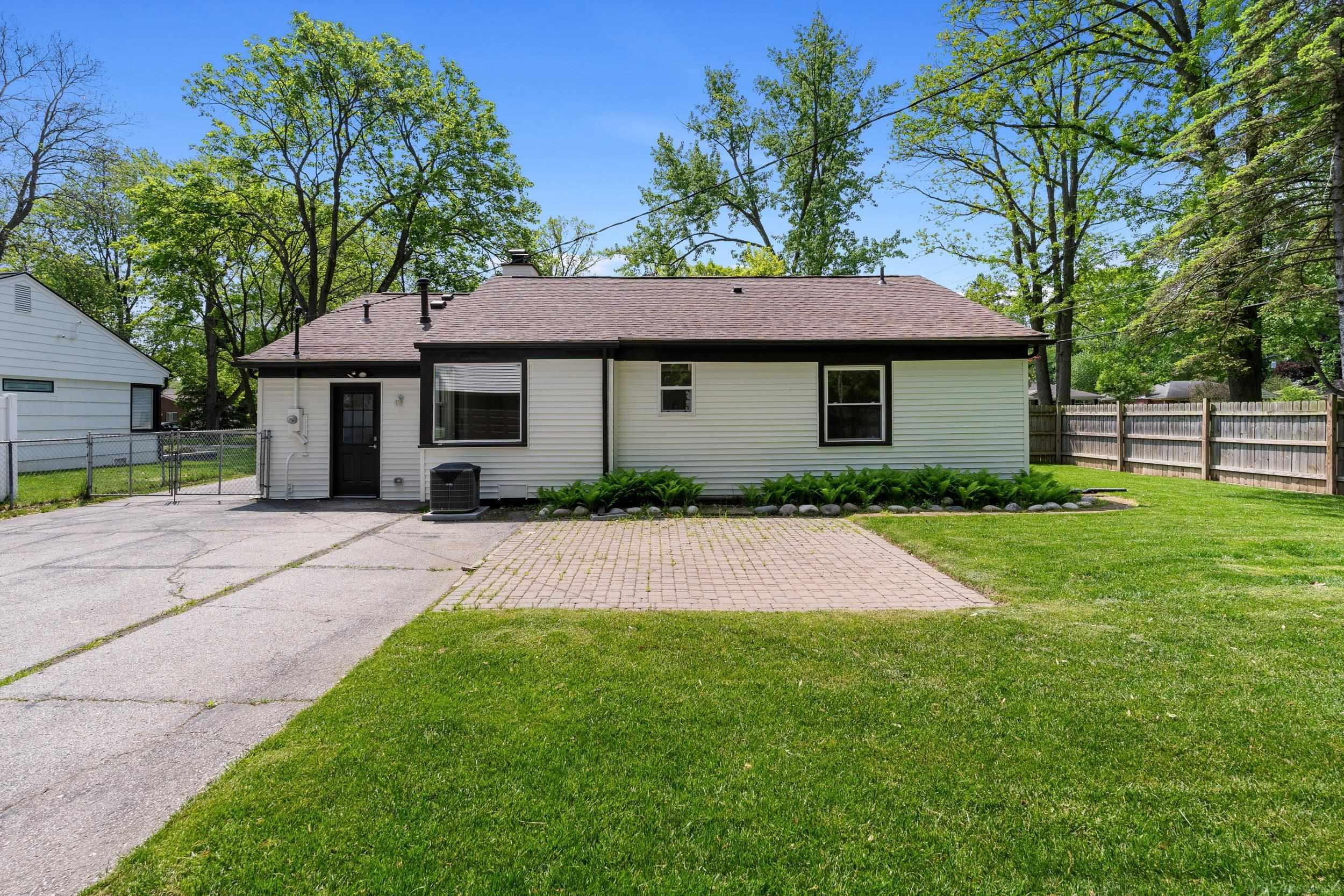 15856 Birwood Avenue, Beverly Hills, MI 48025 — Photo 27
