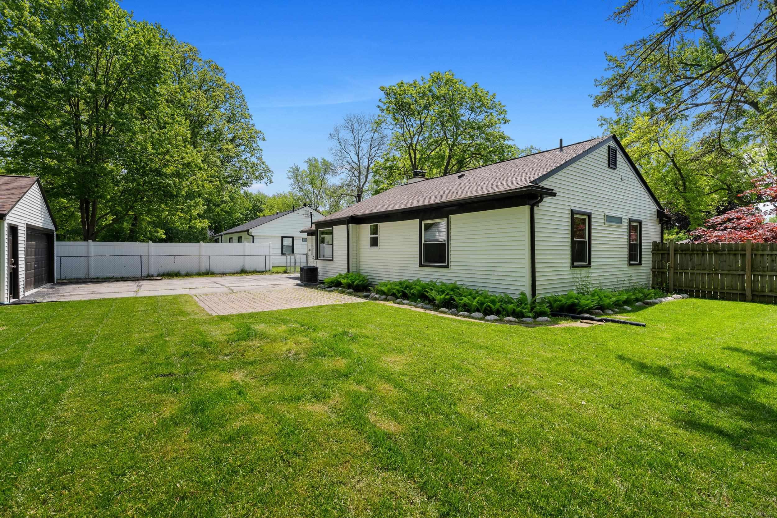 15856 Birwood Avenue, Beverly Hills, MI 48025 — Photo 28