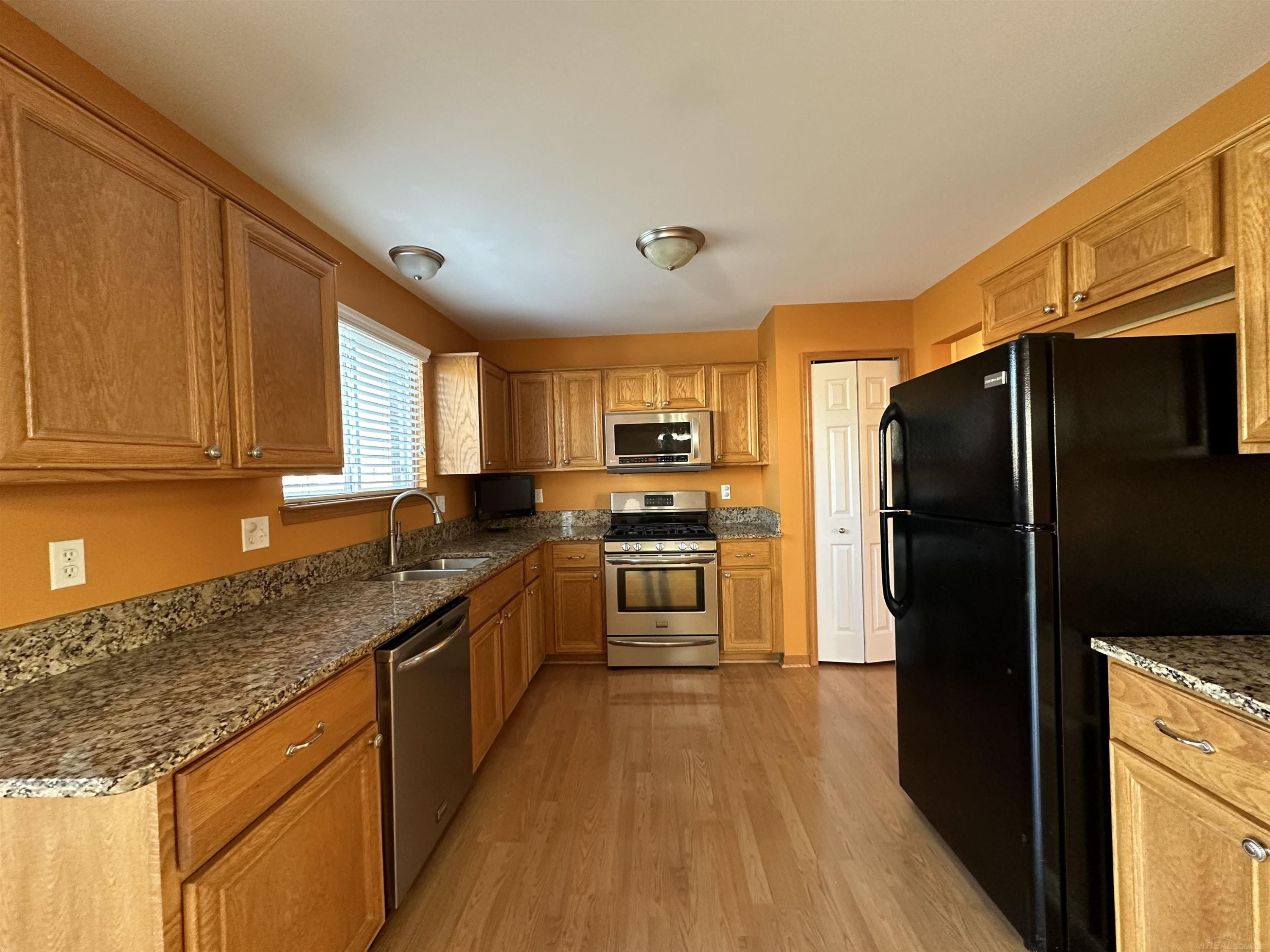45344 Debbie Court, MI 48042 — Photo 11