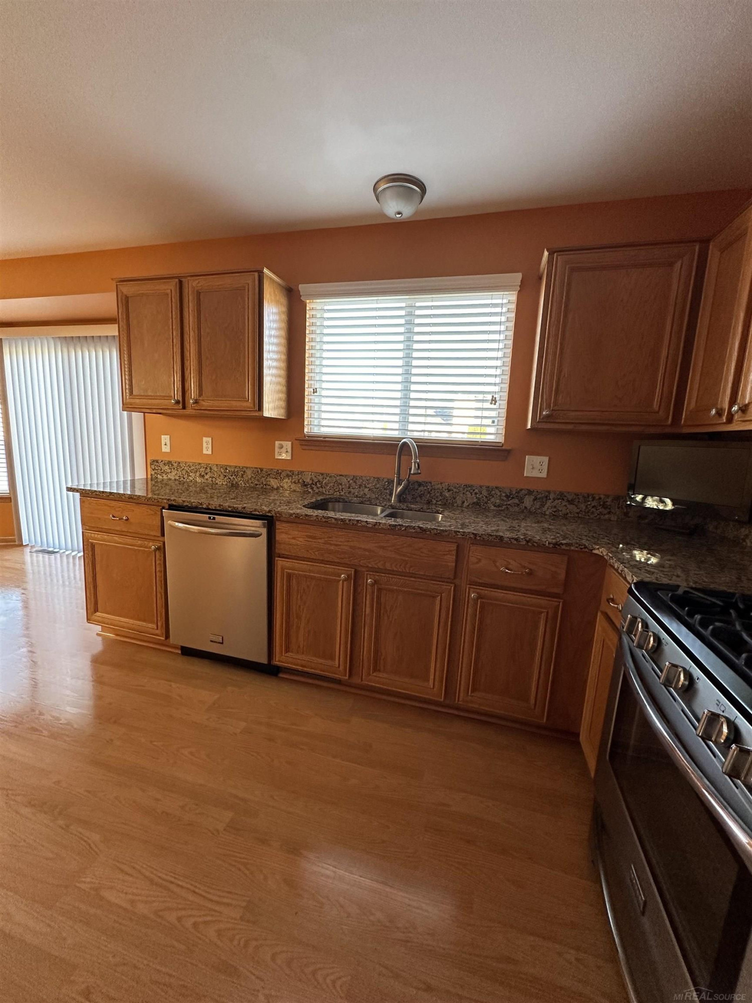 45344 Debbie Court, MI 48042 — Photo 12