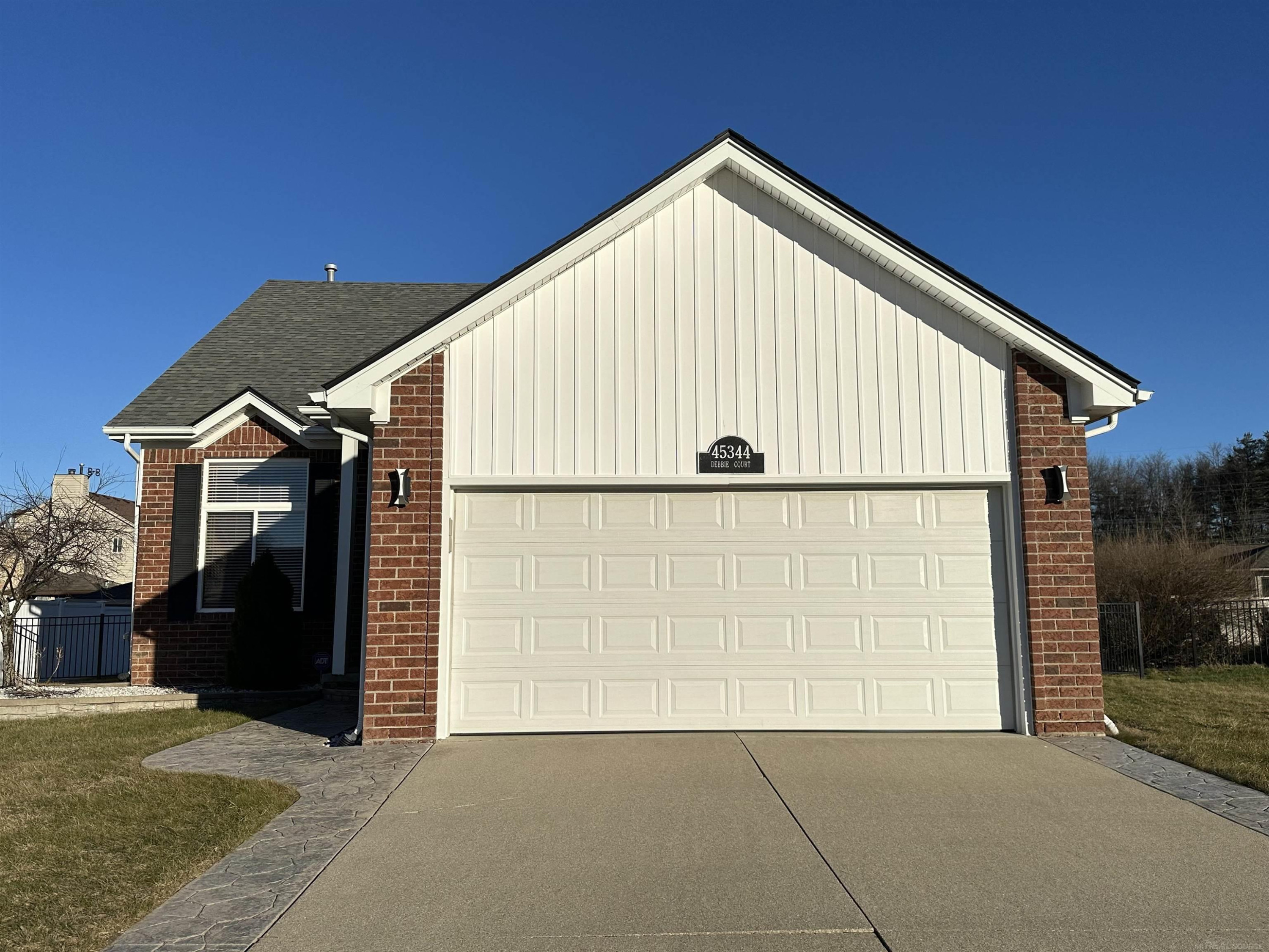 45344 Debbie Court, MI 48042 — Photo 29