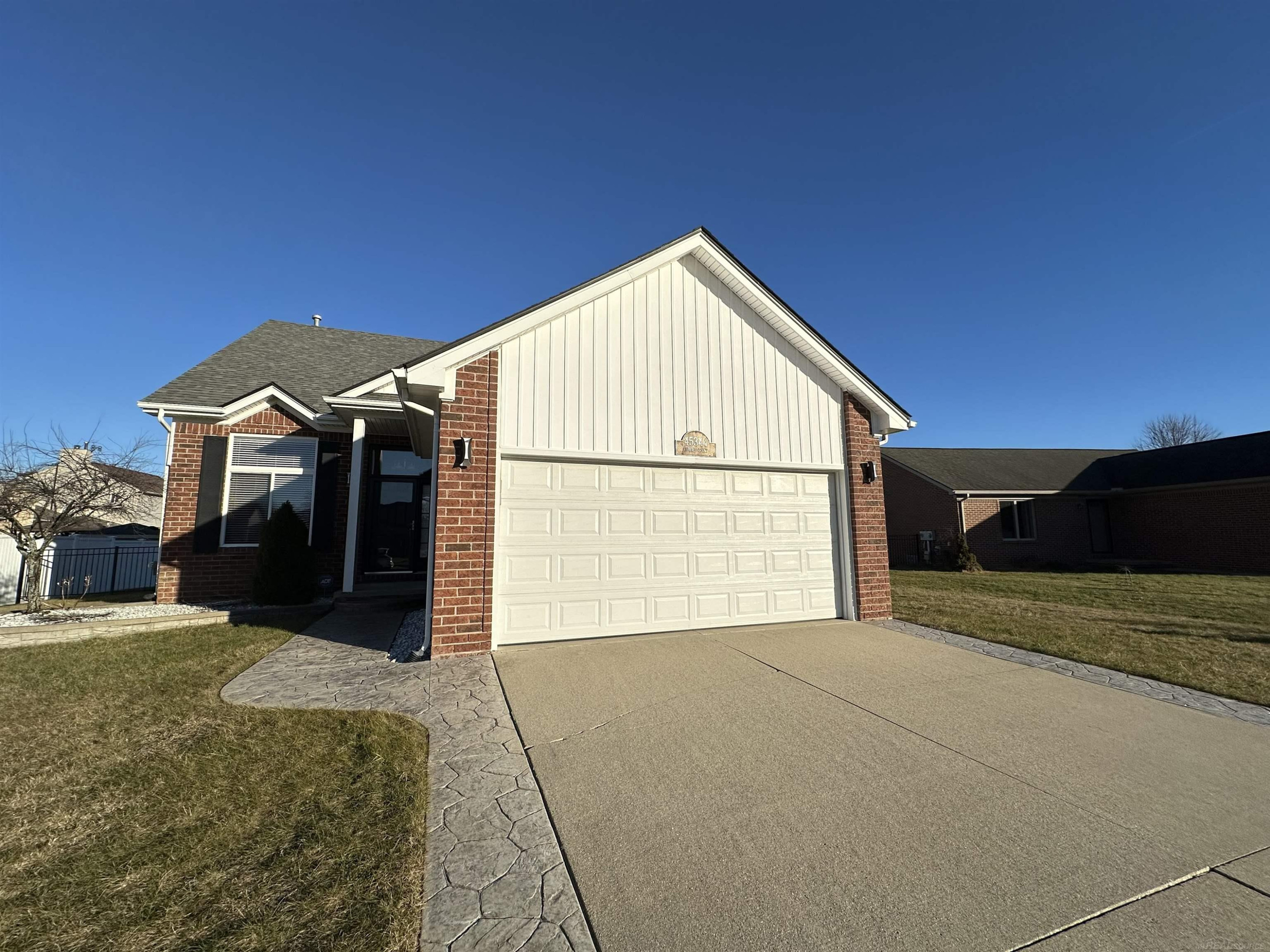 45344 Debbie Court, MI 48042 — Photo 30