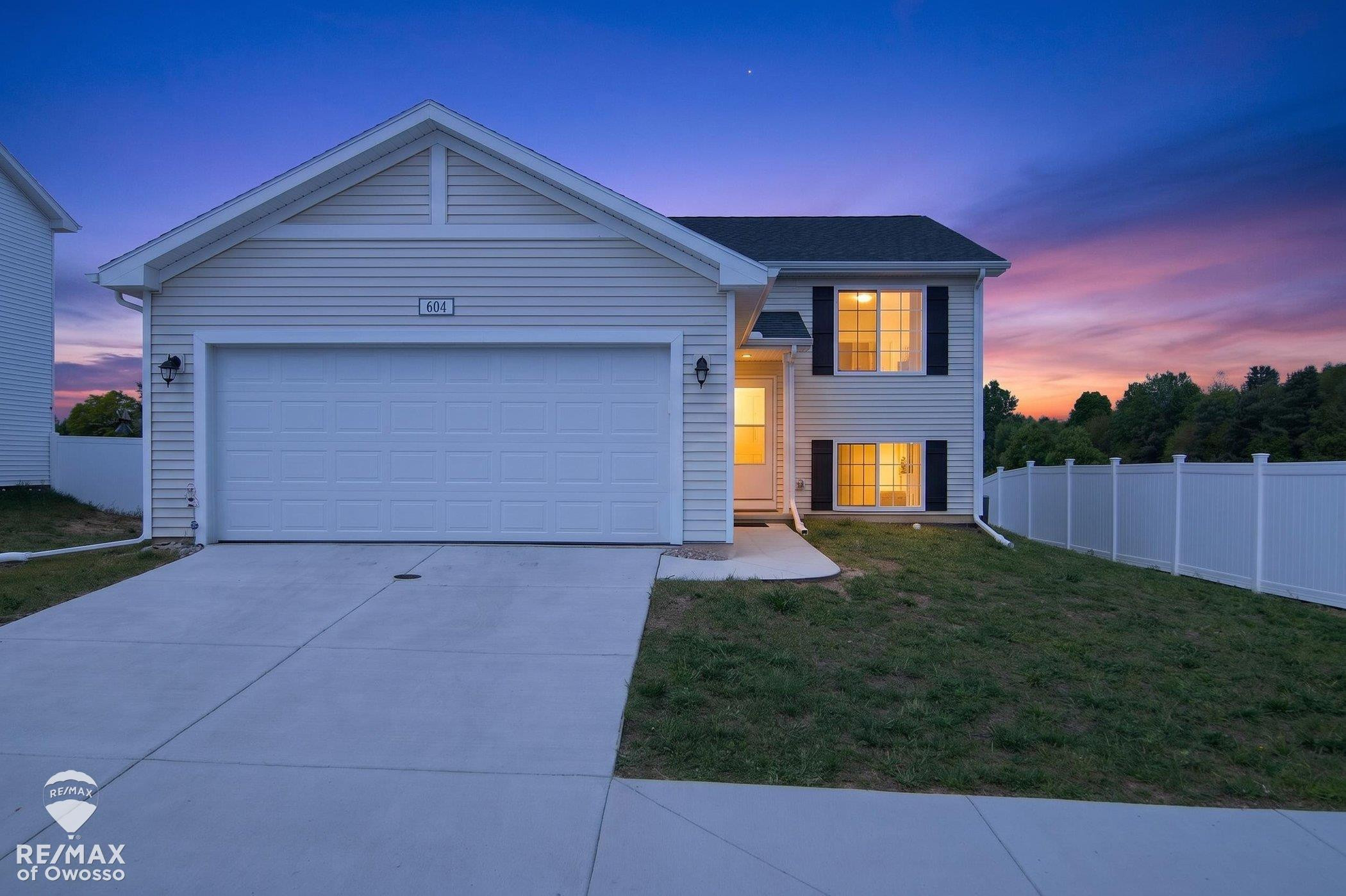604 Muirfield Drive, Eaton Rapids, MI 48827