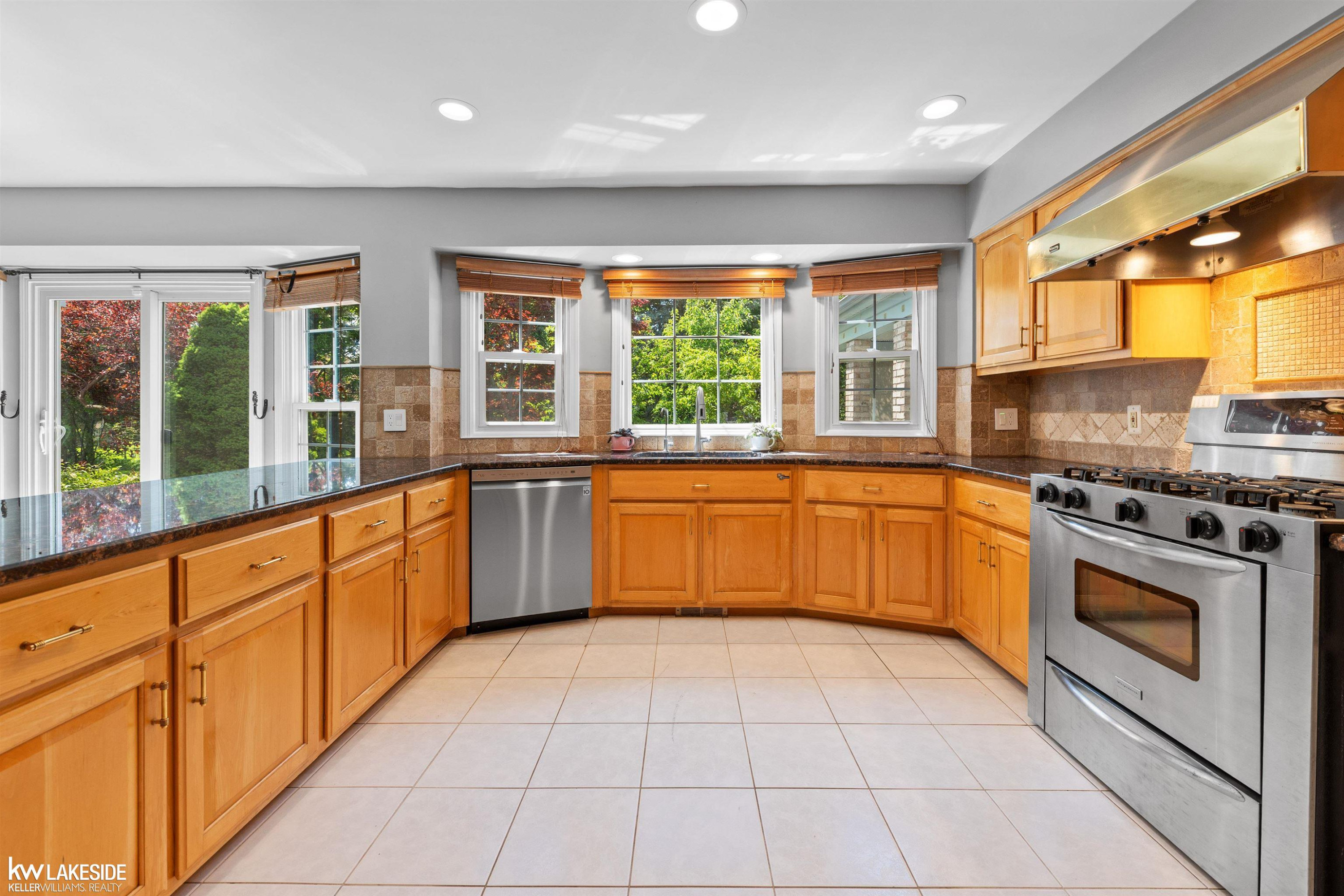 46349 Coachwood Drive, Shelby Twp, MI 48315 — Photo 13