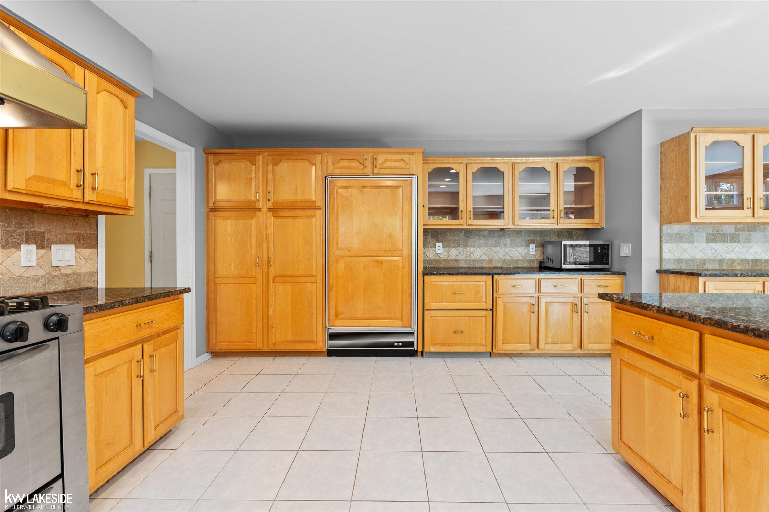 46349 Coachwood Drive, Shelby Twp, MI 48315 — Photo 14