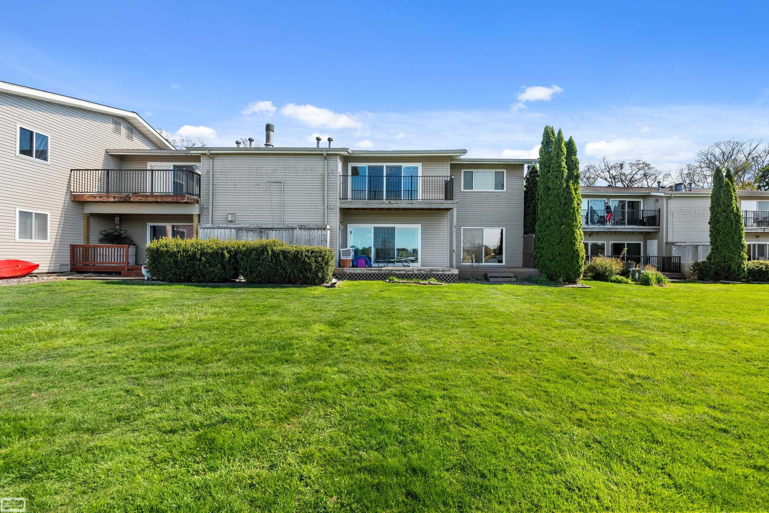 4960 Lake Point Drive, Waterford, MI 48329 — Photo 3