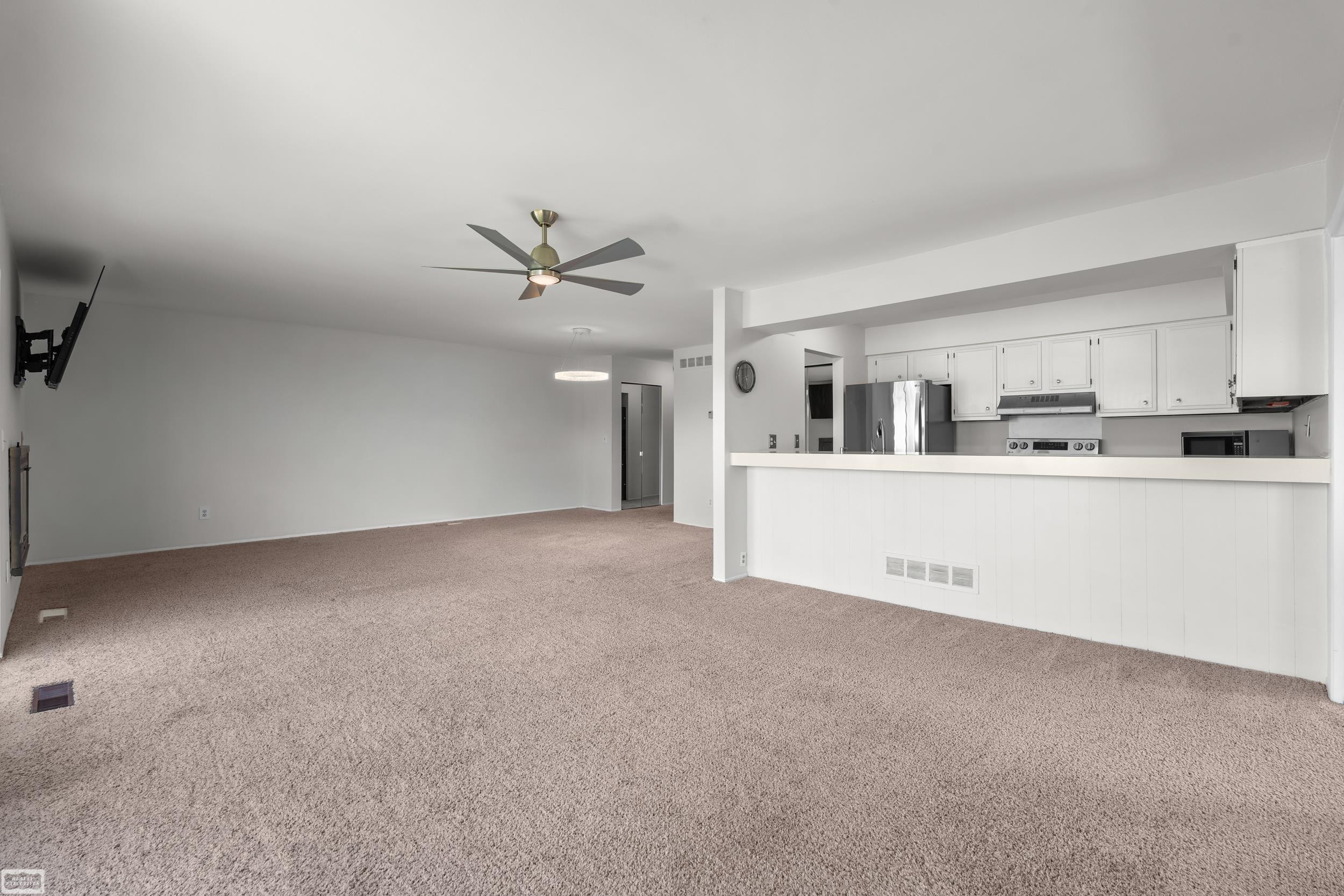 4960 Lake Point Drive, Waterford, MI 48329 — Photo 6