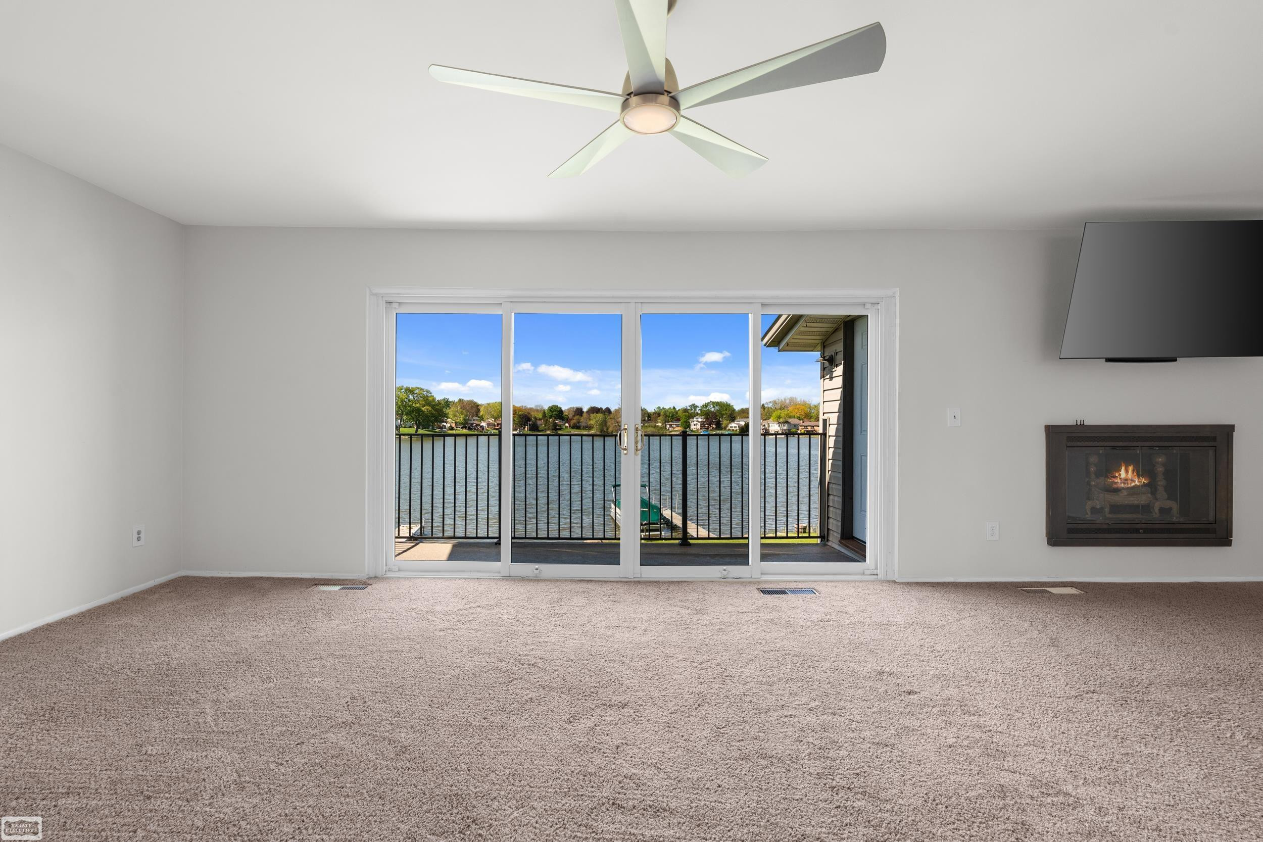 4960 Lake Point Drive, Waterford, MI 48329 — Photo 7