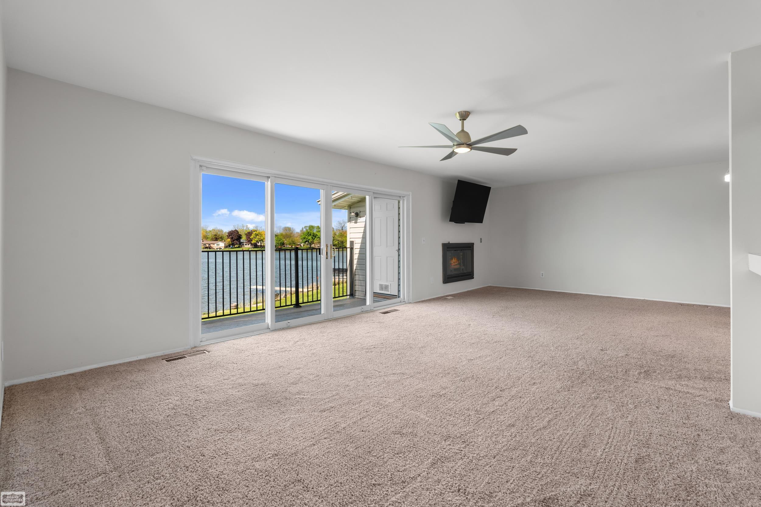 4960 Lake Point Drive, Waterford, MI 48329 — Photo 8