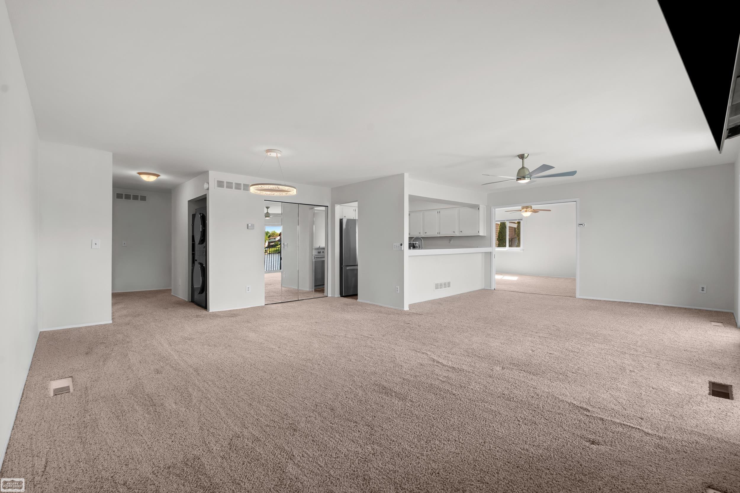 4960 Lake Point Drive, Waterford, MI 48329 — Photo 9