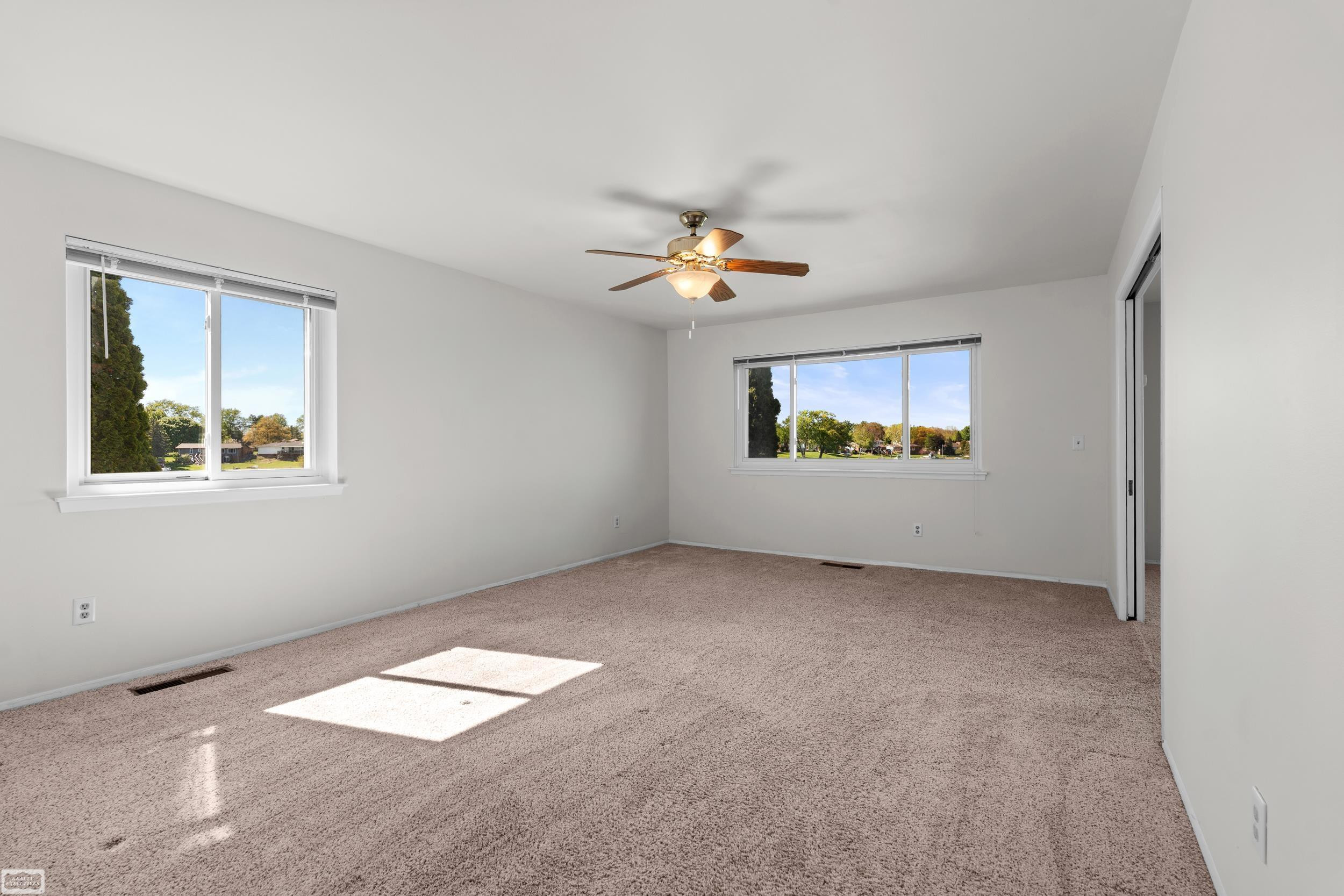 4960 Lake Point Drive, Waterford, MI 48329 — Photo 17