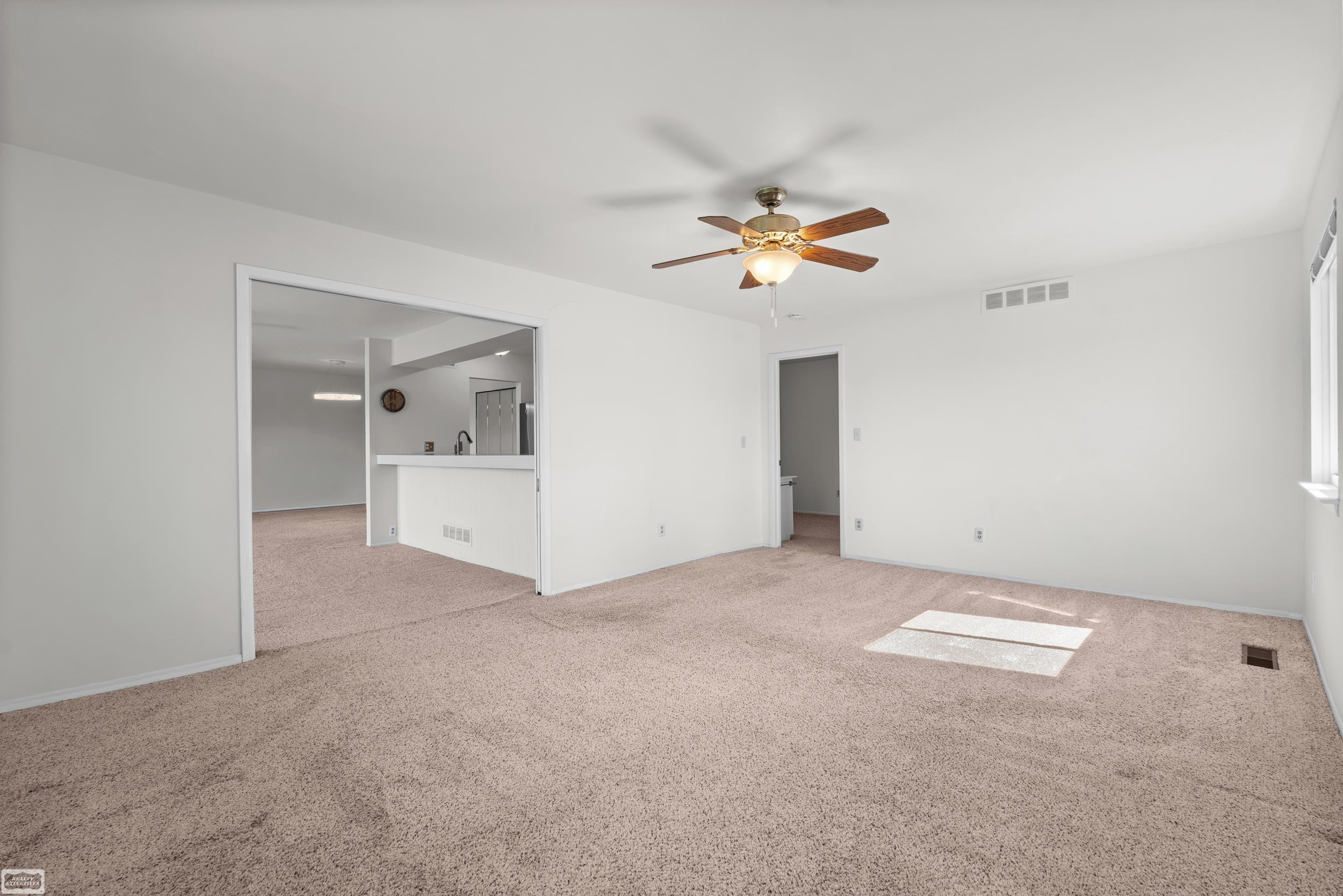 4960 Lake Point Drive, Waterford, MI 48329 — Photo 18