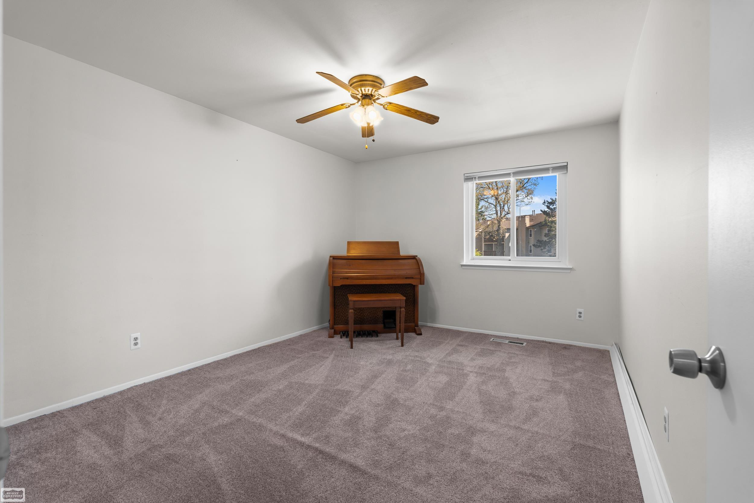 4960 Lake Point Drive, Waterford, MI 48329 — Photo 24