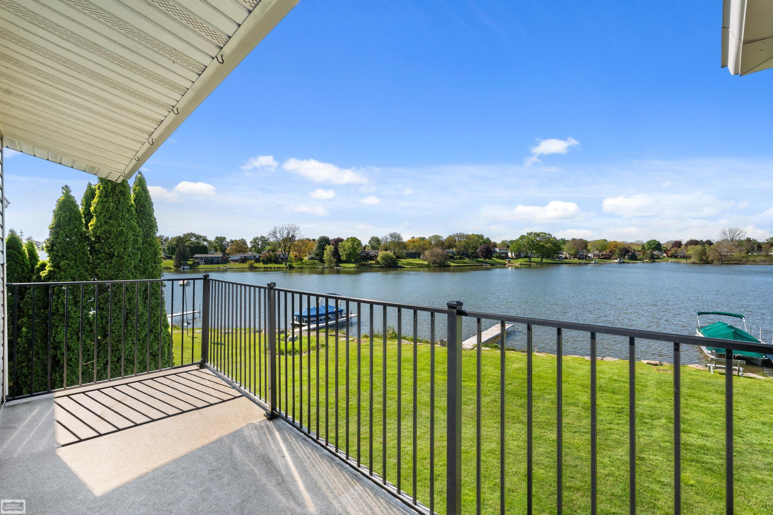 4960 Lake Point Drive, Waterford, MI 48329 — Photo 30