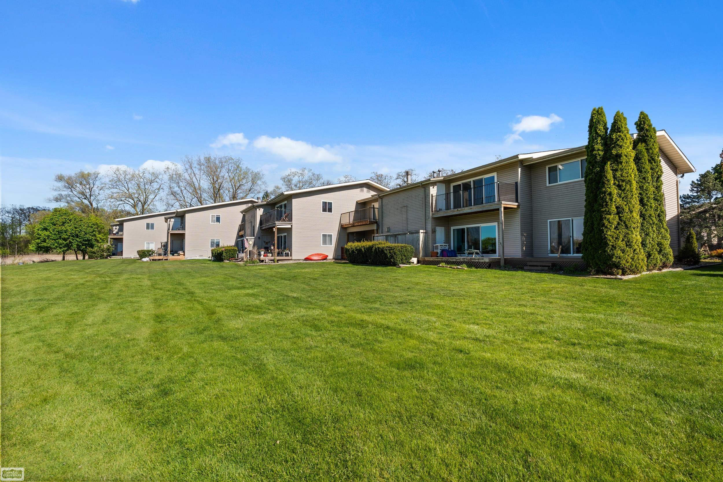 4960 Lake Point Drive, Waterford, MI 48329 — Photo 32