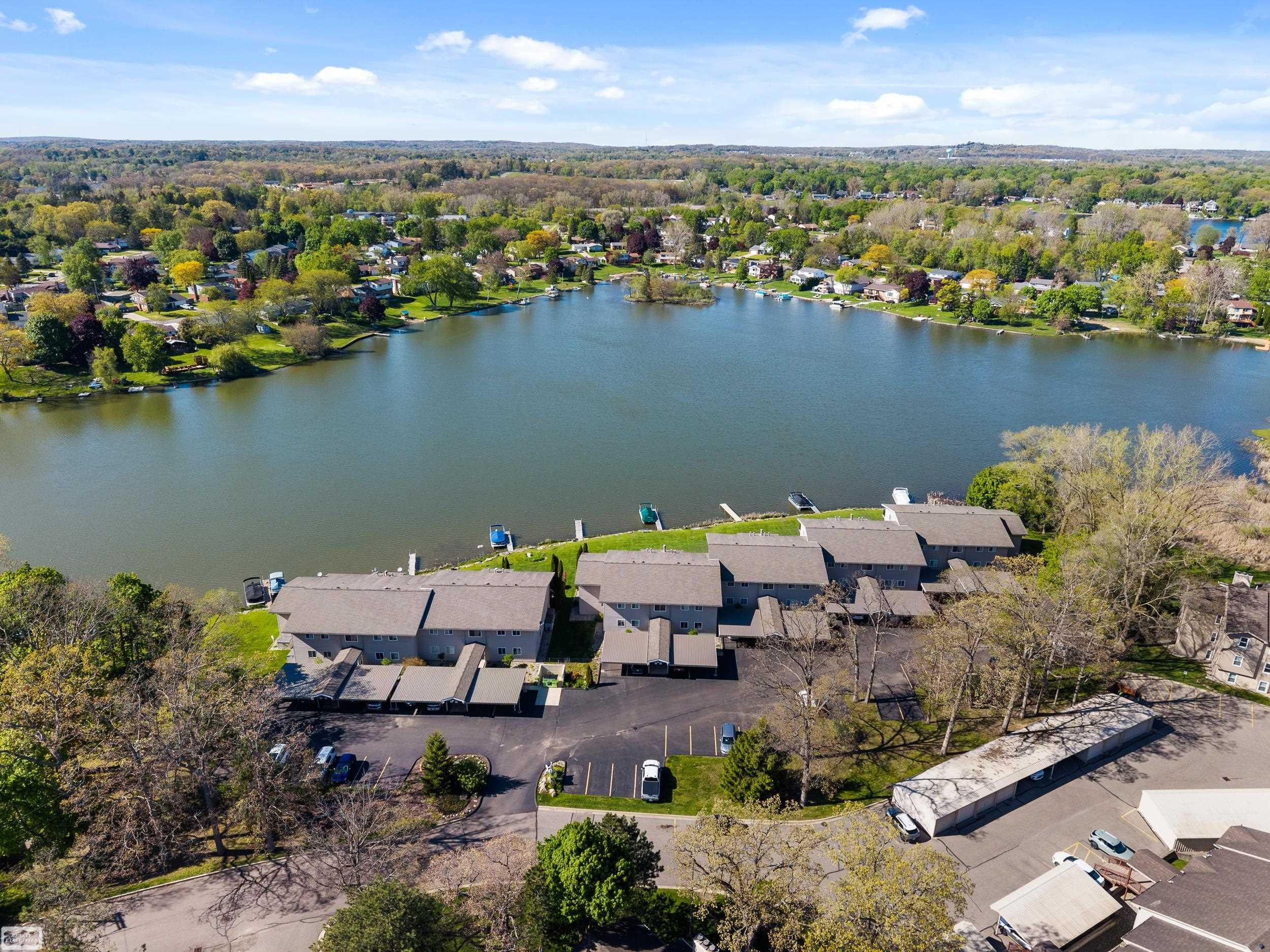 4960 Lake Point Drive, Waterford, MI 48329 — Photo 34
