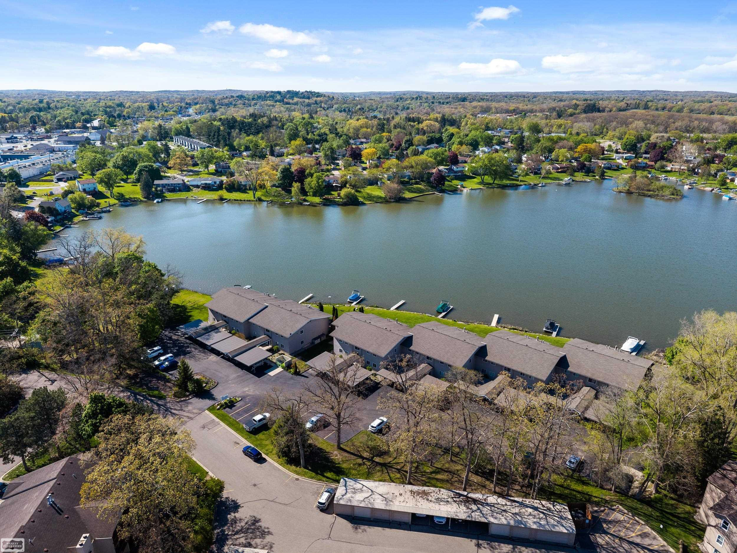 4960 Lake Point Drive, Waterford, MI 48329 — Photo 36