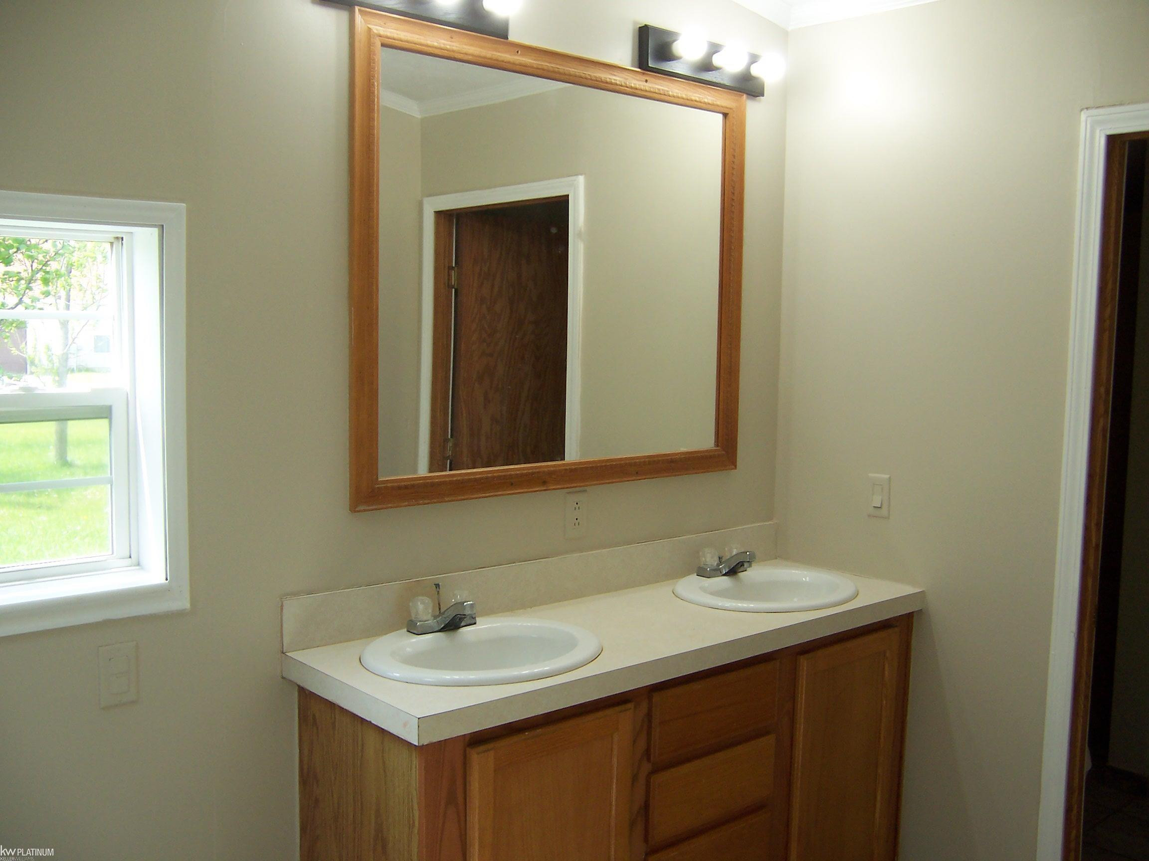 10222 Metcalf Rd Road, MI 48006 — Photo 12