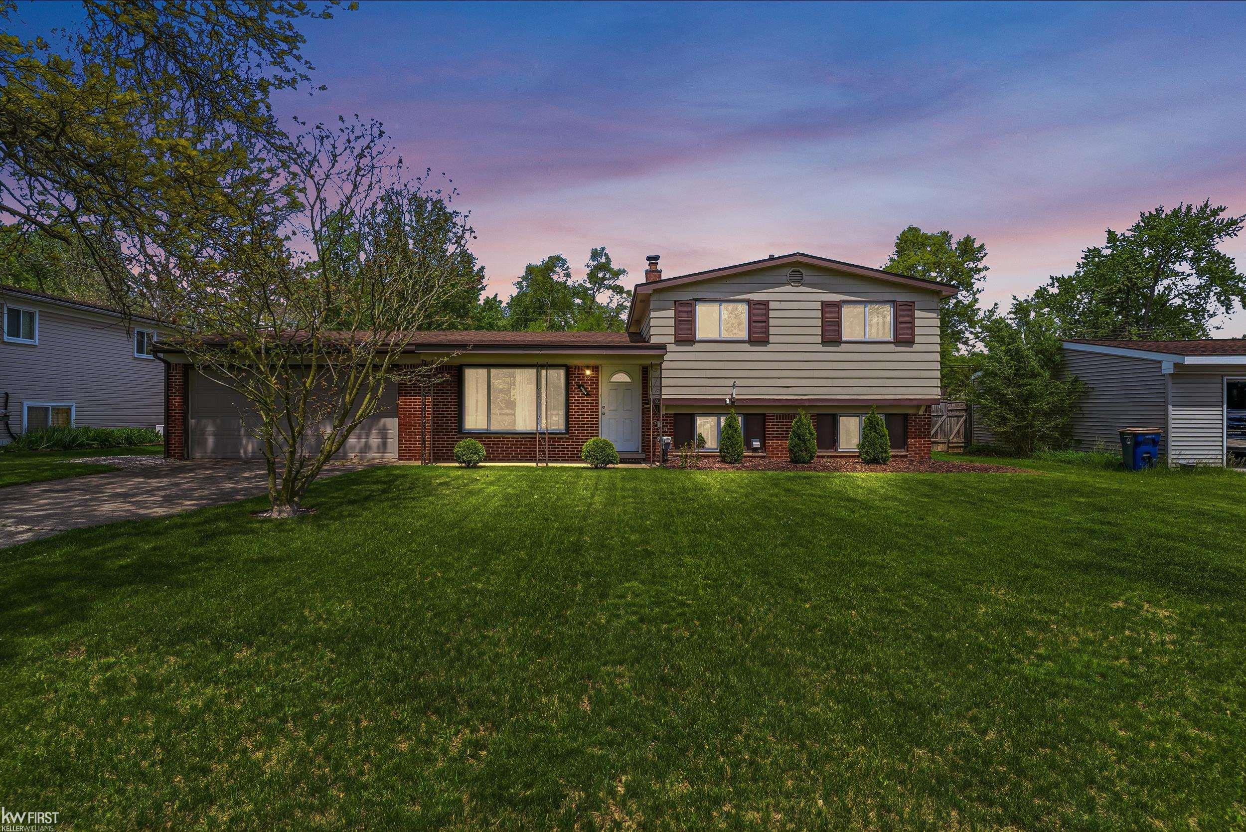 5904 Pontiac Lake Road, Waterford, MI 48327 — front exterior