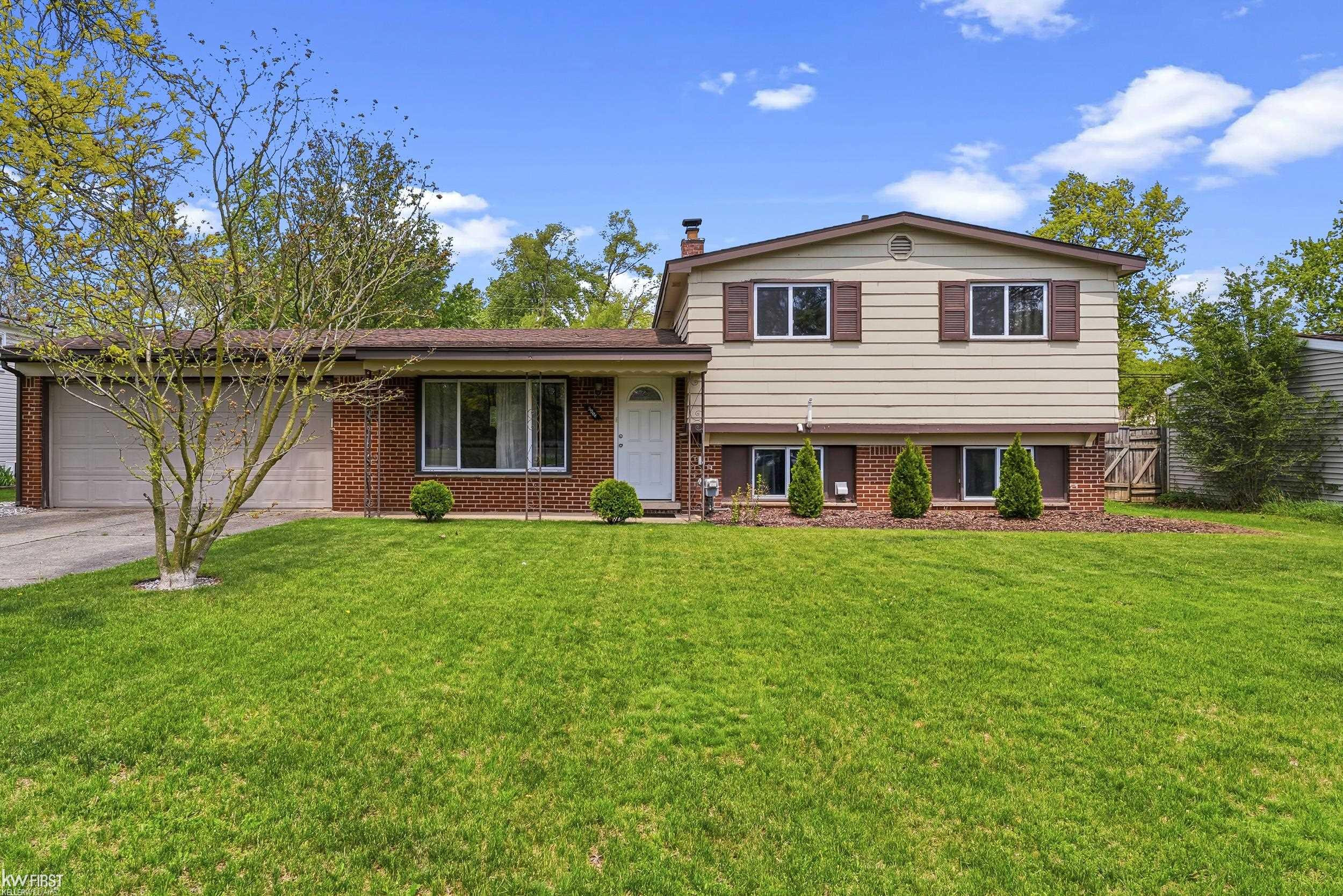 5904 Pontiac Lake Road, Waterford, MI 48327 — Photo 2