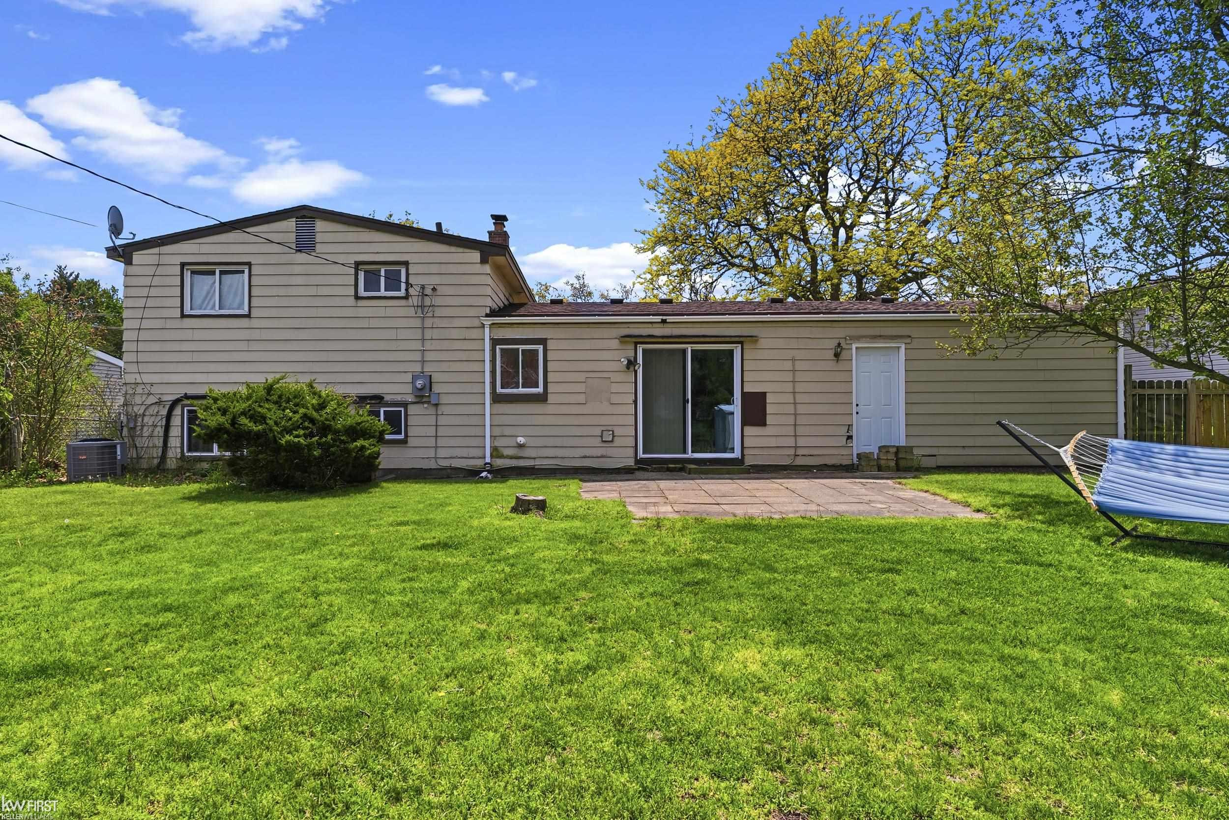 5904 Pontiac Lake Road, Waterford, MI 48327 — Photo 25