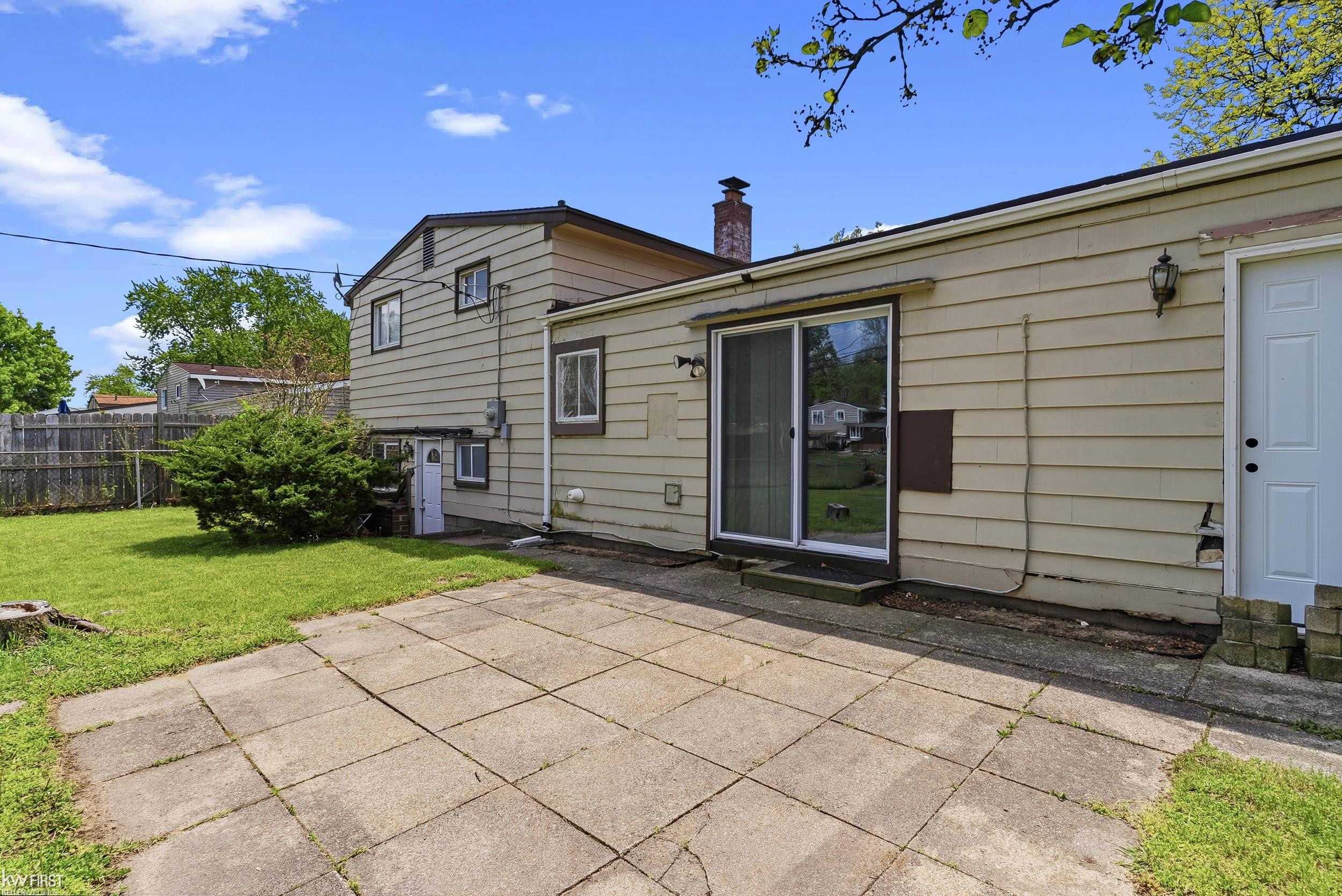 5904 Pontiac Lake Road, Waterford, MI 48327 — Photo 26