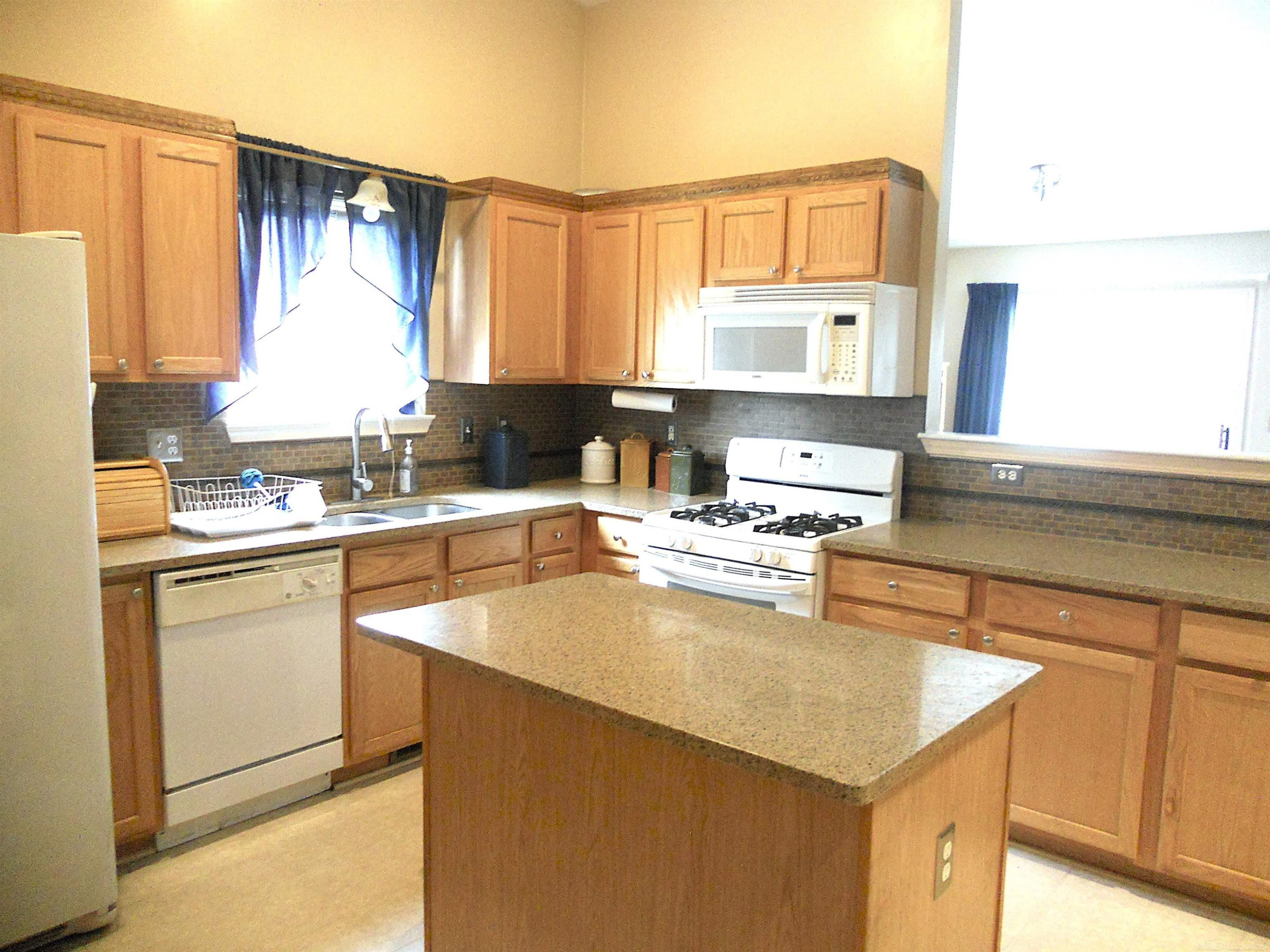 7130 POPLAR Drive, Ypsilanti, MI 48197 — Photo 16