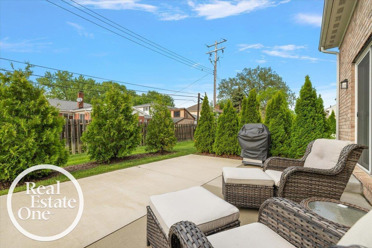 455 Heritage Place, 12, Saint Clair Shores, MI 48080 — Photo 2