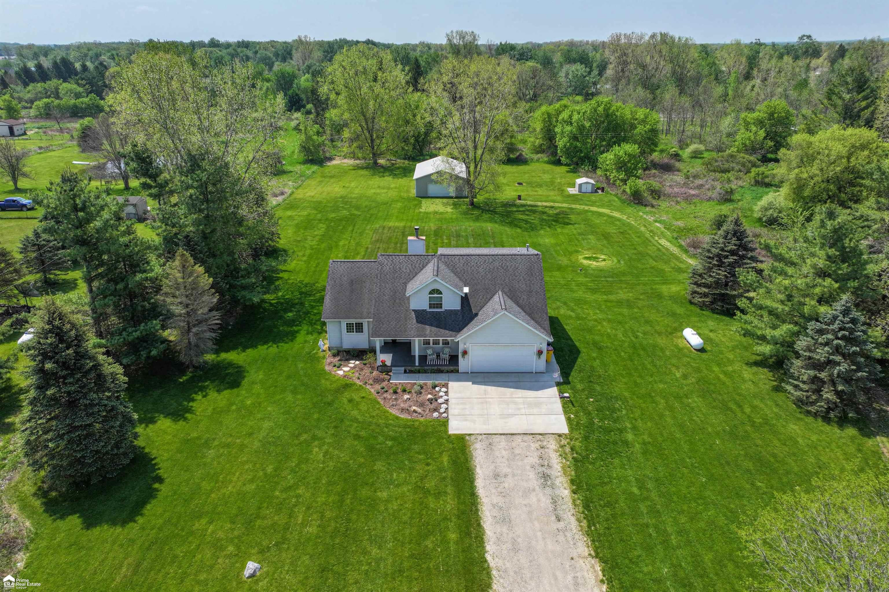8866 Hough Road, Almont, MI 48003