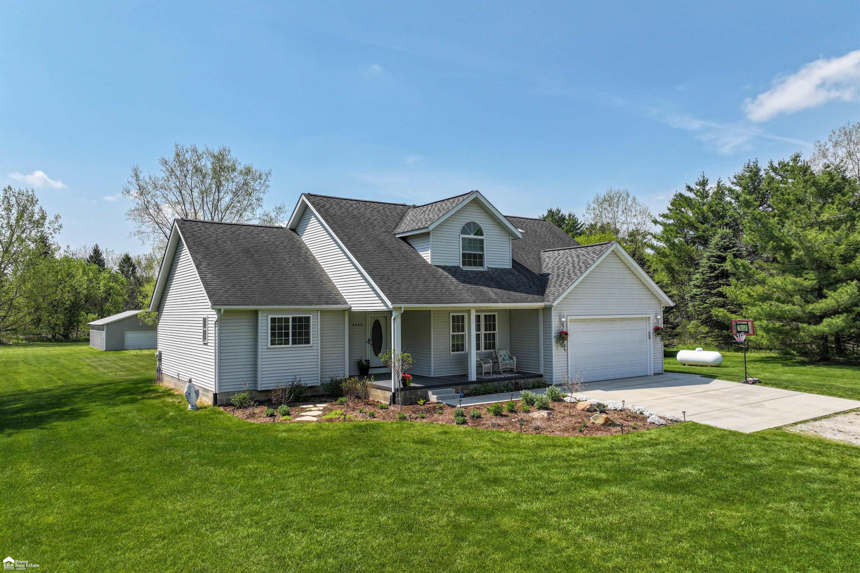 8866 Hough Road, Almont, MI 48003 — Photo 2