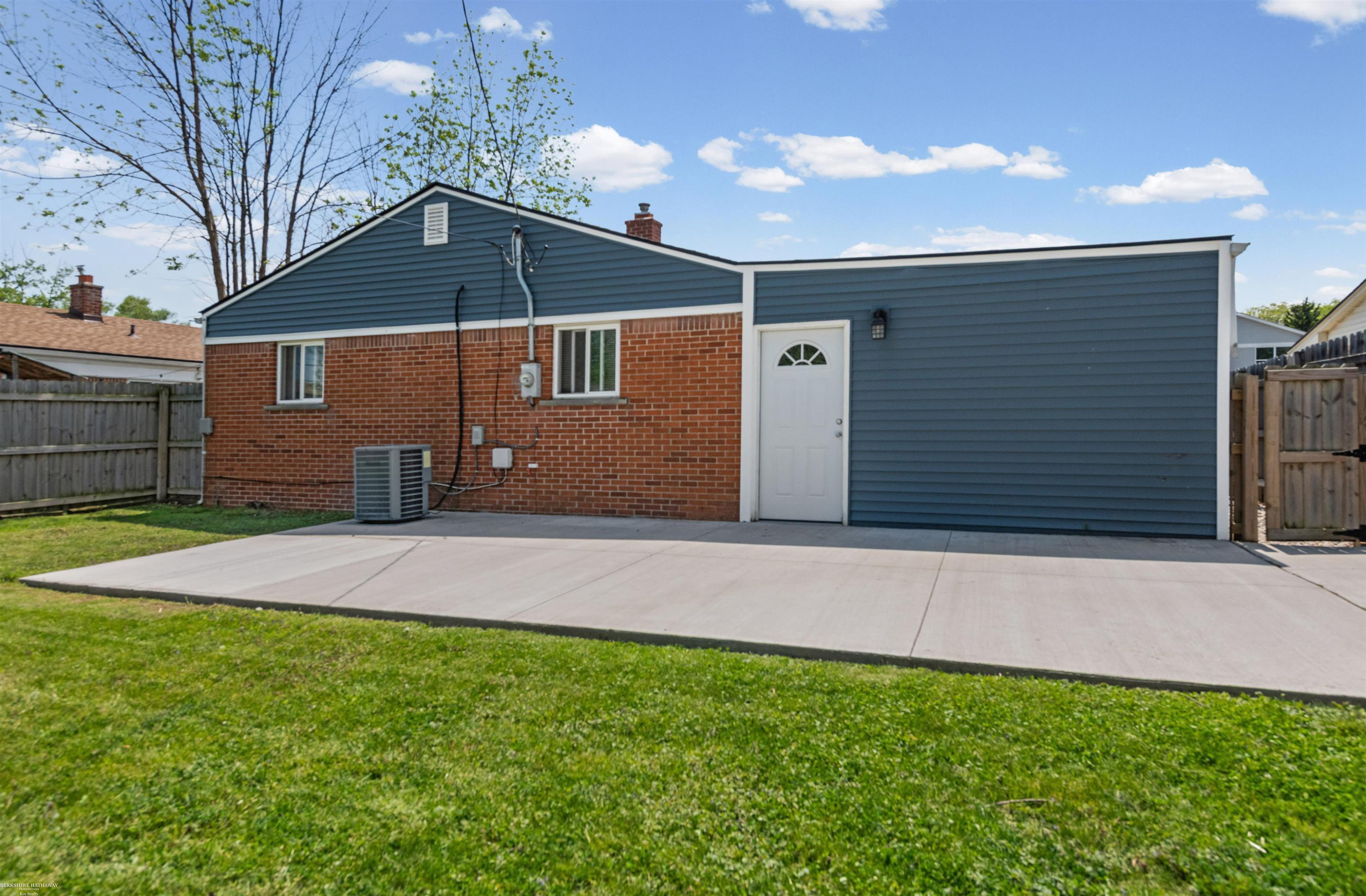 23005 Avon Street, Saint Clair Shores, MI 48082 — Photo 8