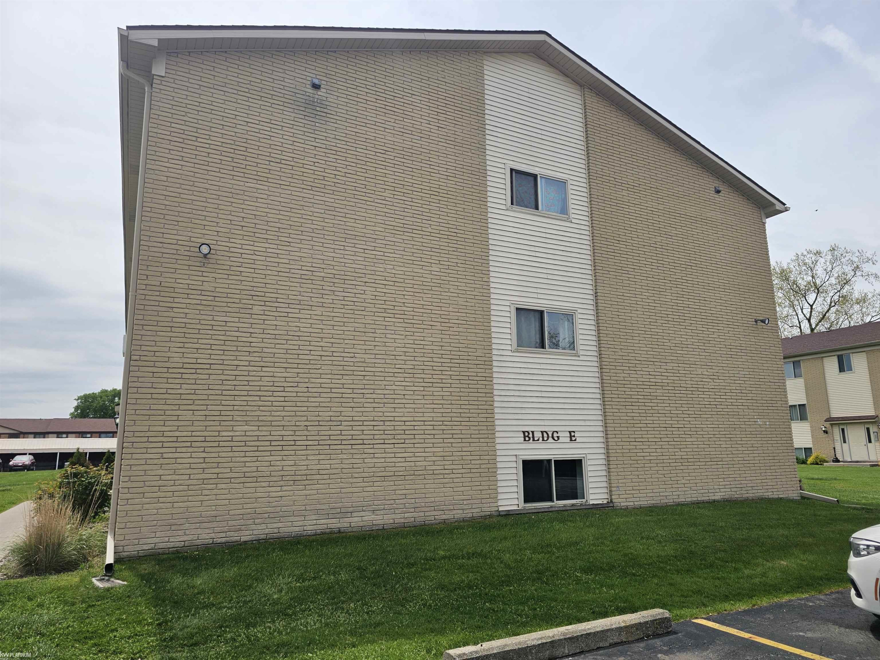 1875 Michigan Avenue, 6 E, Marysville, MI 48040 — Photo 2