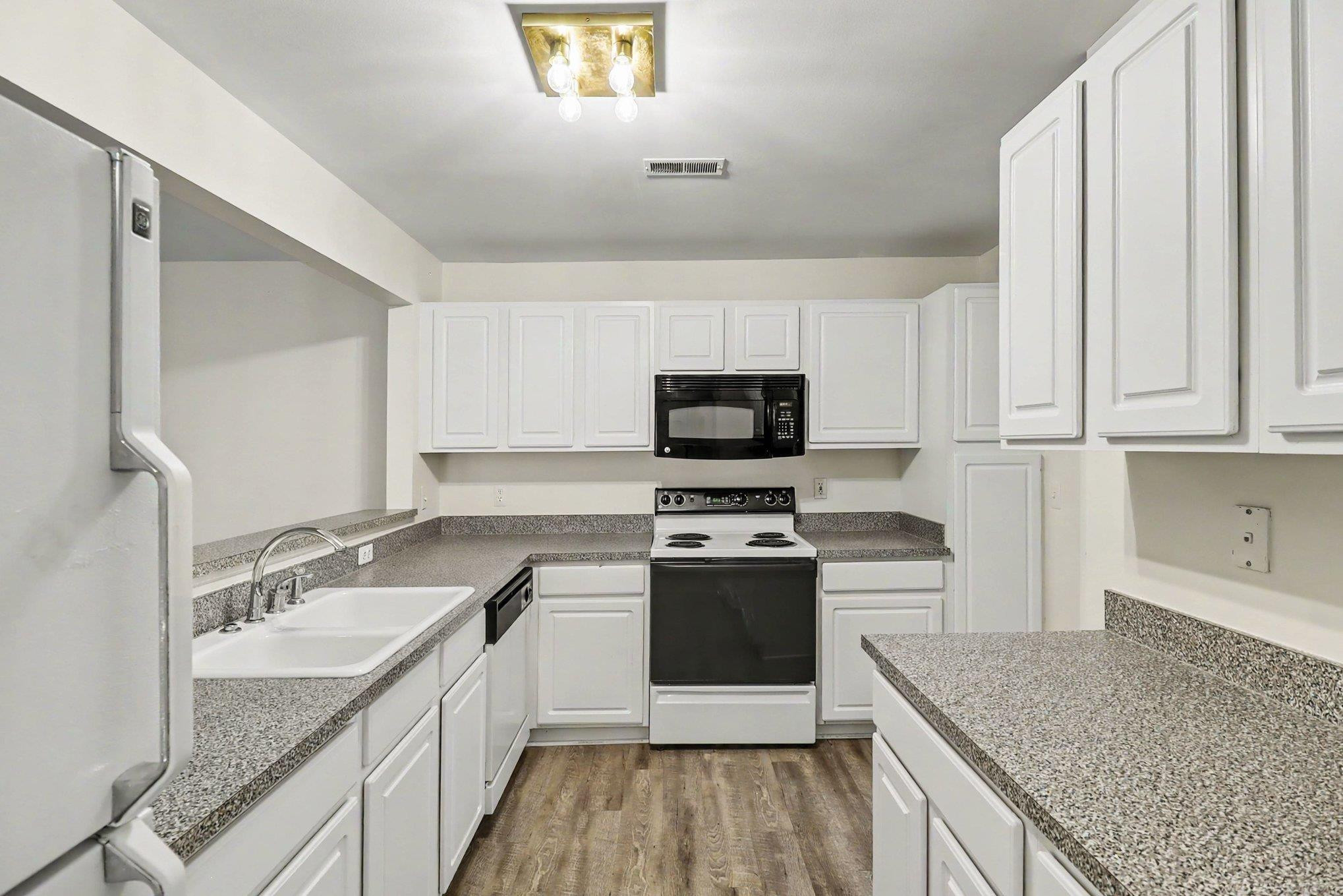 52328 Heatherstone Avenue, Macomb, MI 48042 — Photo 13