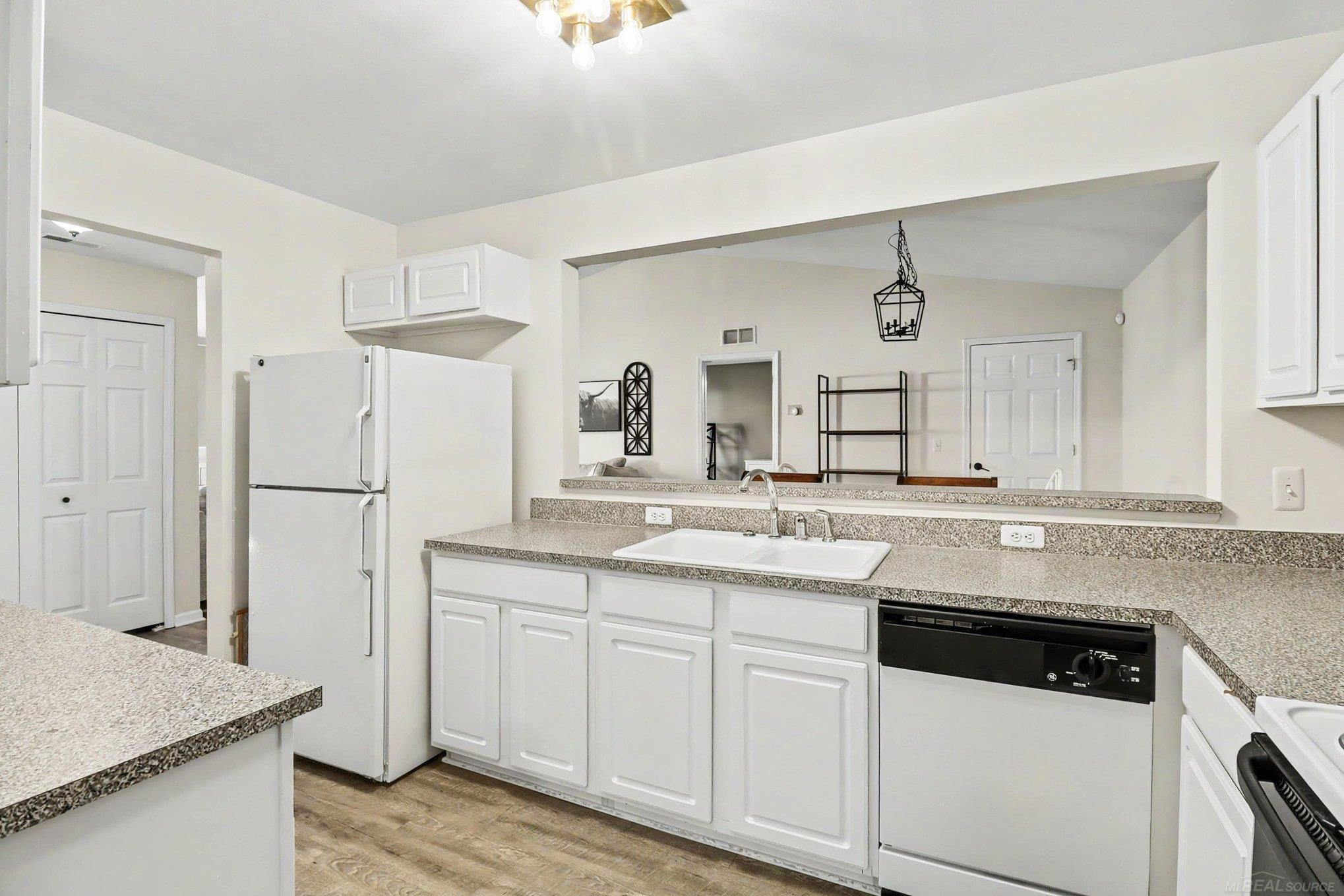 52328 Heatherstone Avenue, Macomb, MI 48042 — Photo 14