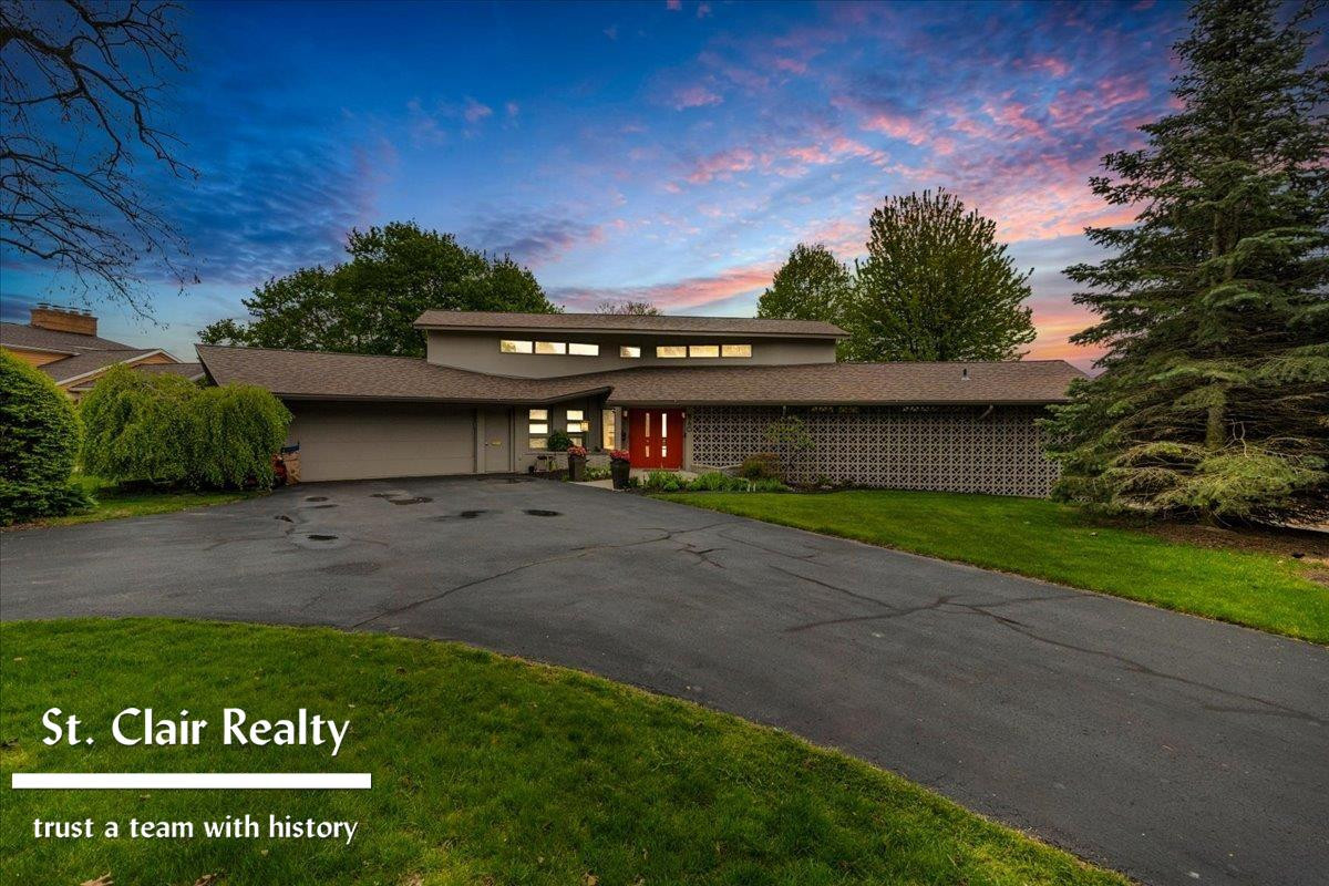 560 N Riverside Avenue, MI 48079 — front exterior