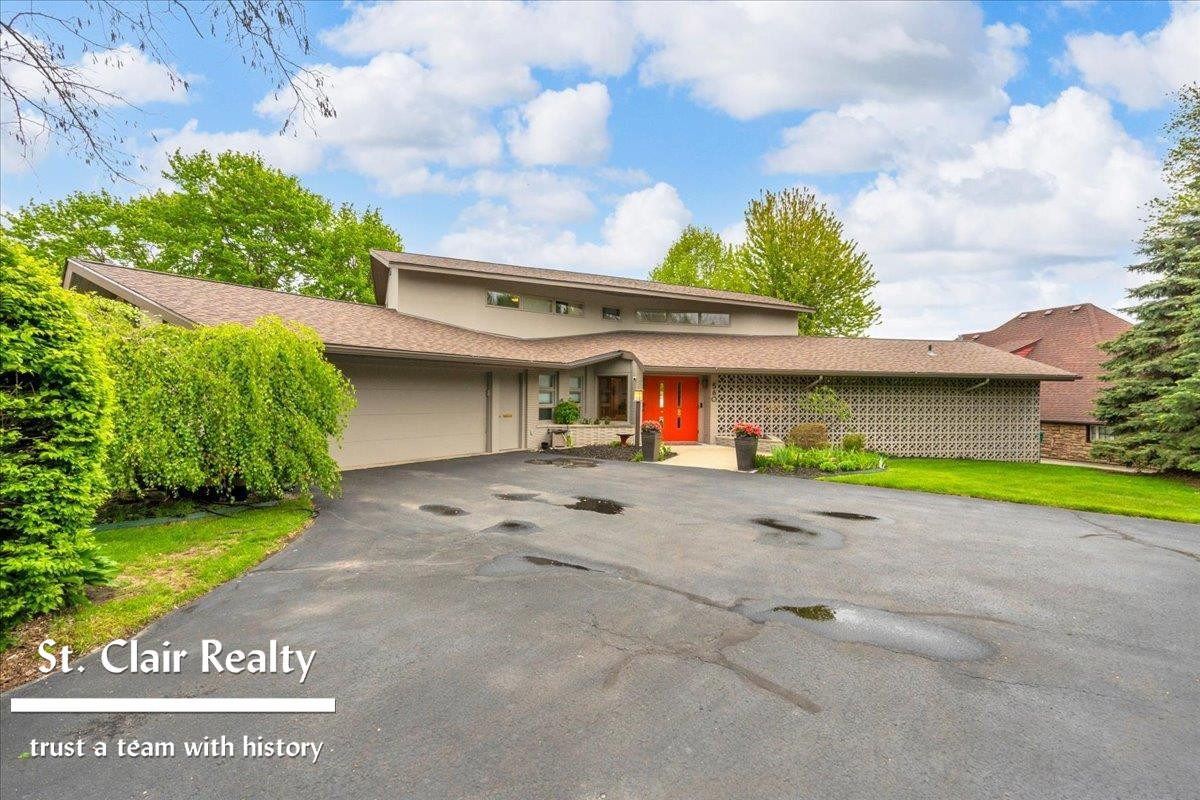560 N Riverside Avenue, MI 48079 — Photo 2
