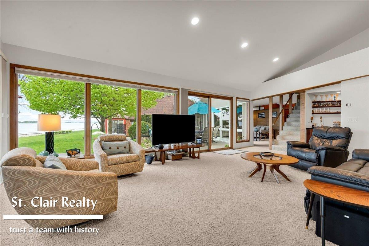 560 N Riverside Avenue, MI 48079 — Photo 6