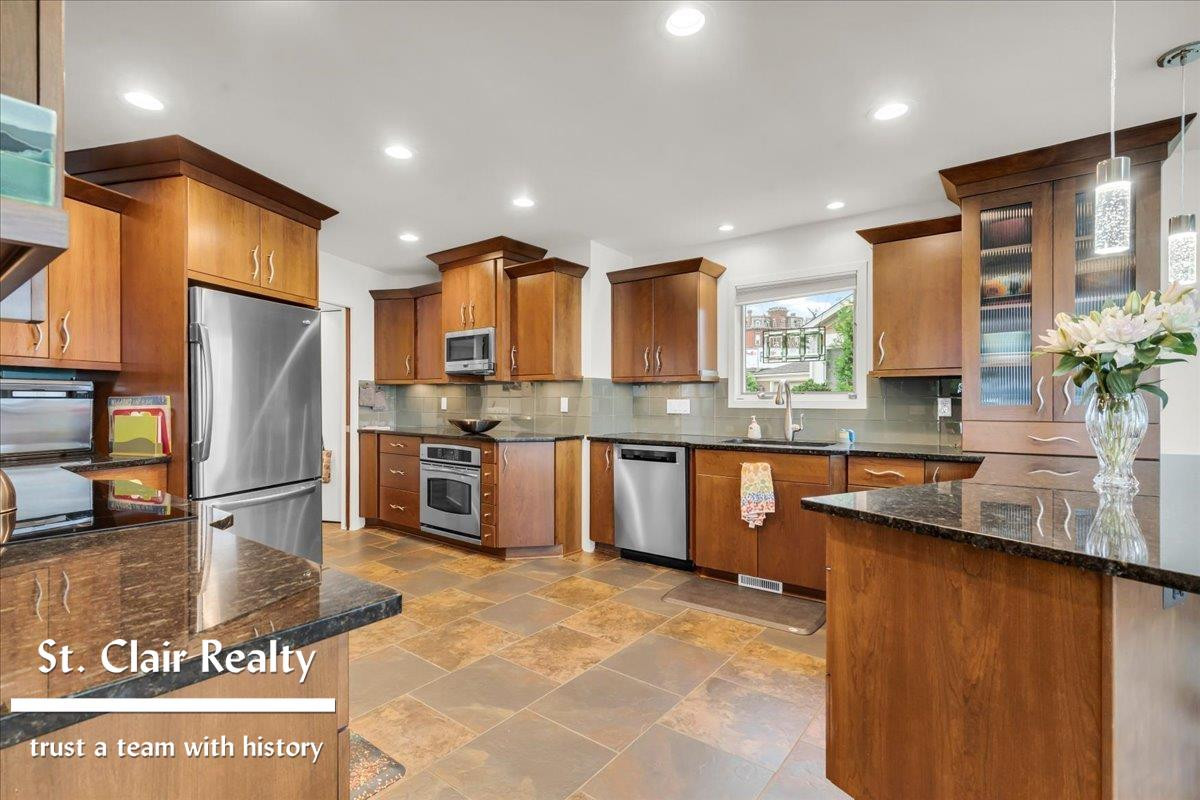 560 N Riverside Avenue, MI 48079 — Photo 7