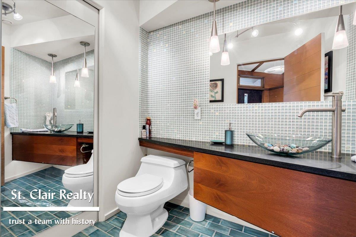 560 N Riverside Avenue, MI 48079 — Photo 16