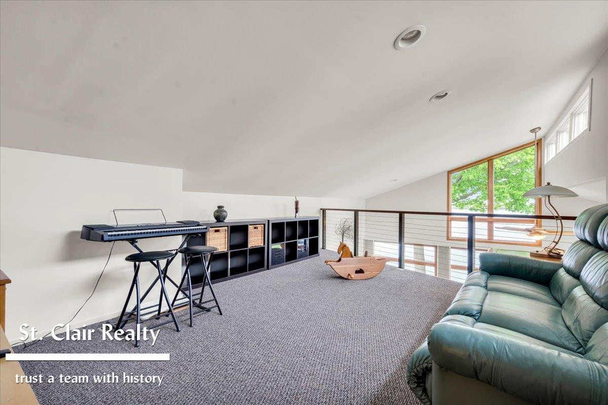 560 N Riverside Avenue, MI 48079 — Photo 33