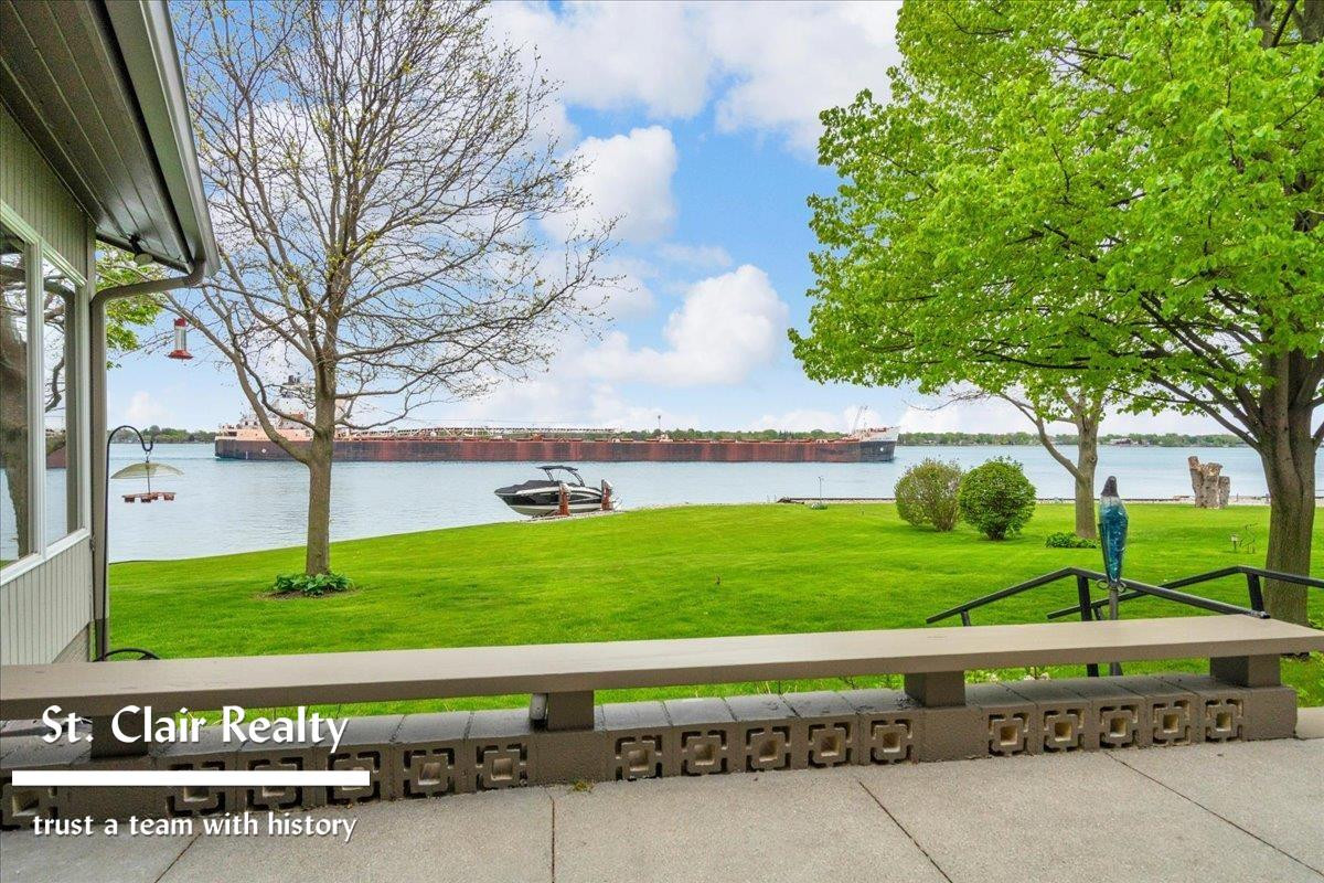 560 N Riverside Avenue, MI 48079 — Photo 35