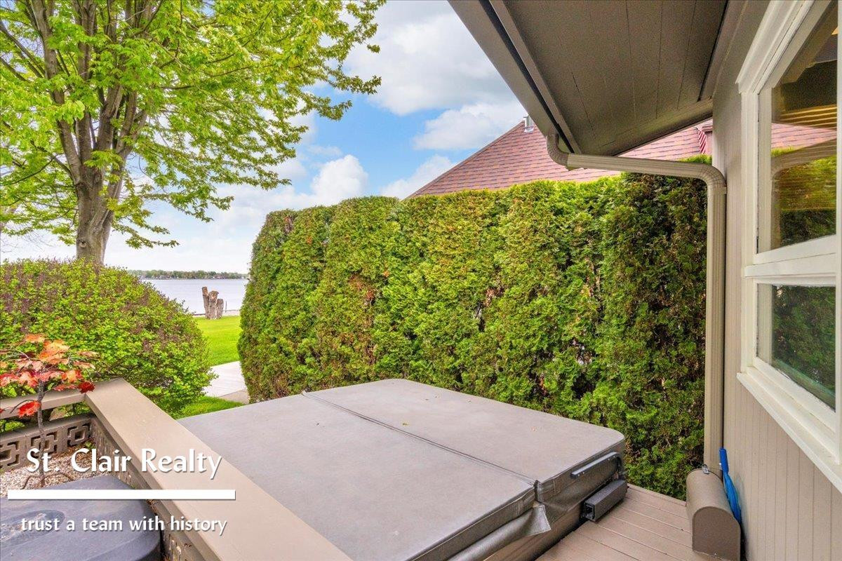 560 N Riverside Avenue, MI 48079 — Photo 40