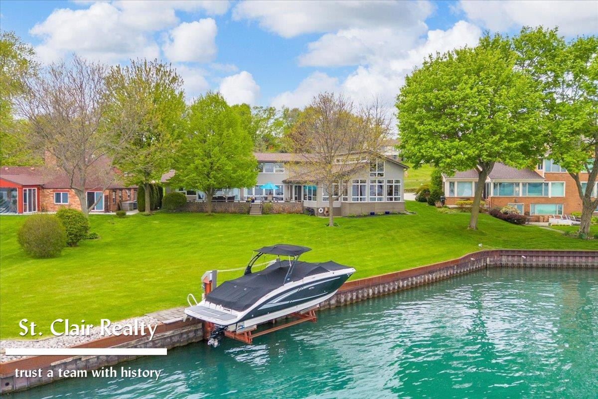 560 N Riverside Avenue, MI 48079 — Photo 44