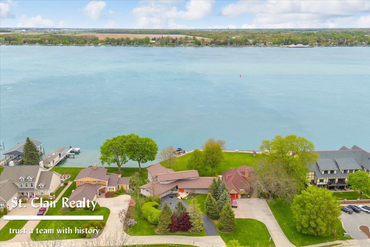 560 N Riverside Avenue, MI 48079 — Photo 46
