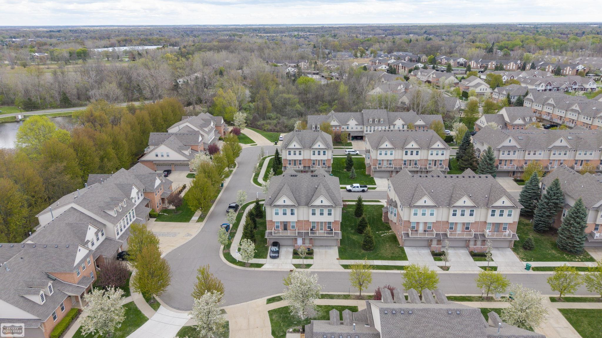 56756 Longhorn Drive, Utica, MI 48316 — Photo 33