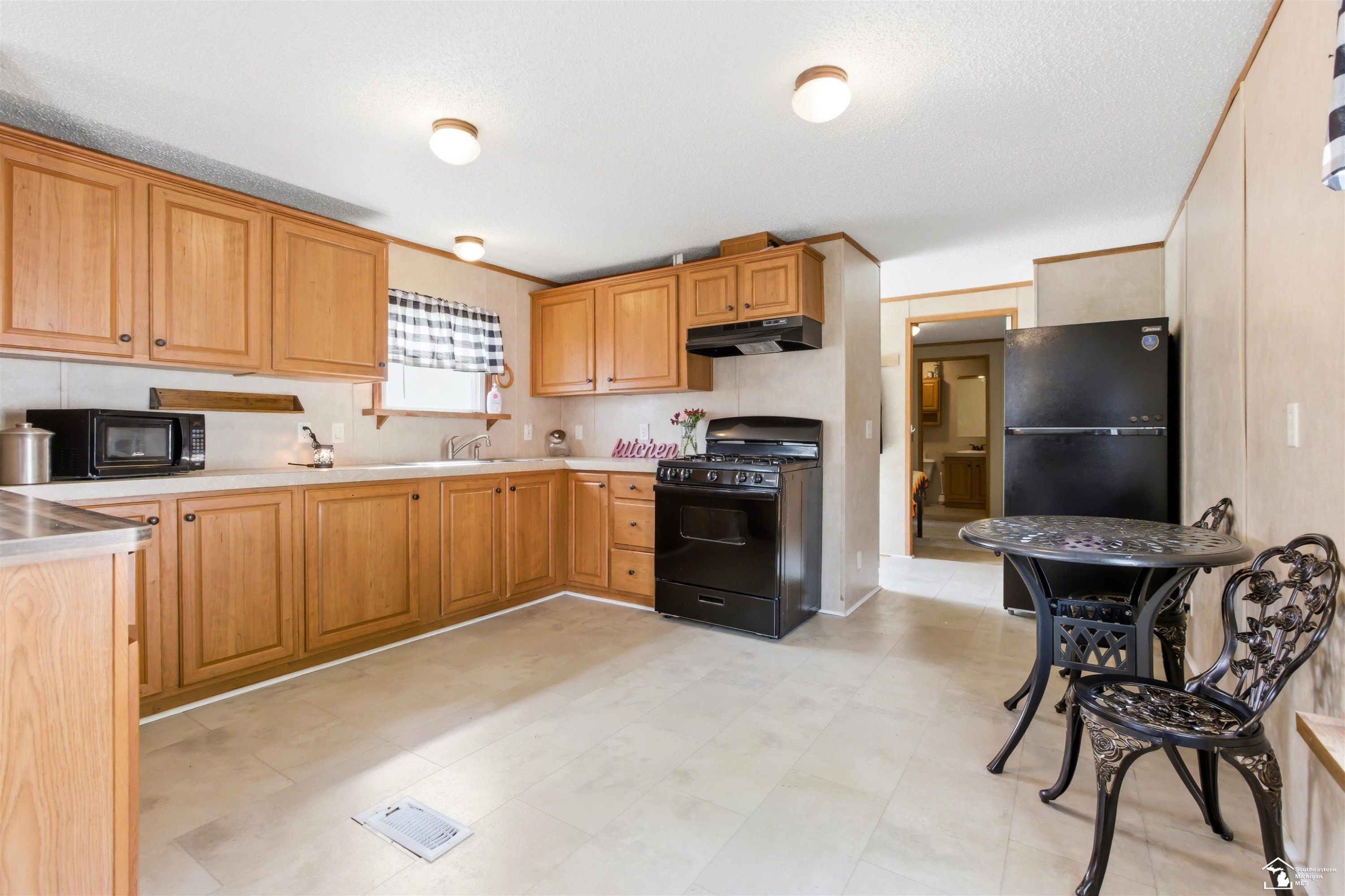 2678 Bayberry Court, Brooklyn, MI 48130 — Photo 4