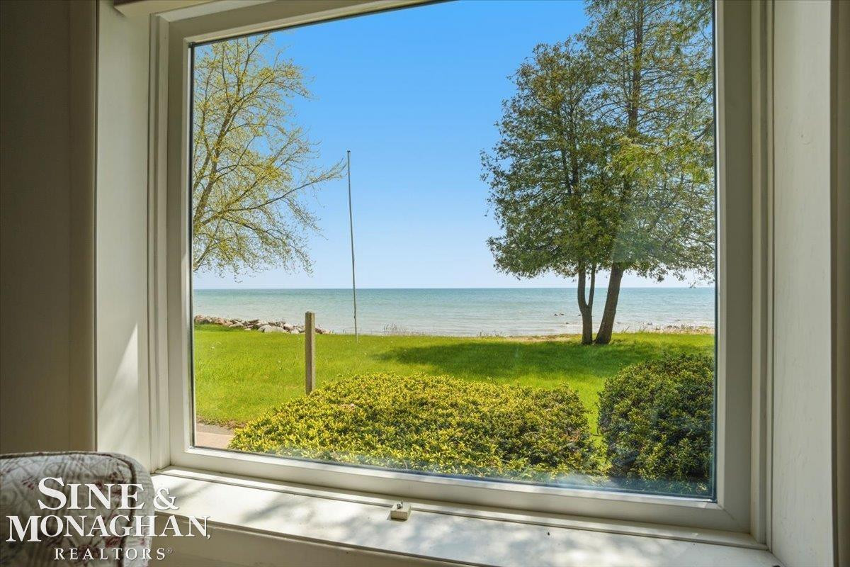 637 S Lakeshore Rd Road, Port Sanilac, MI 48469 — Photo 2
